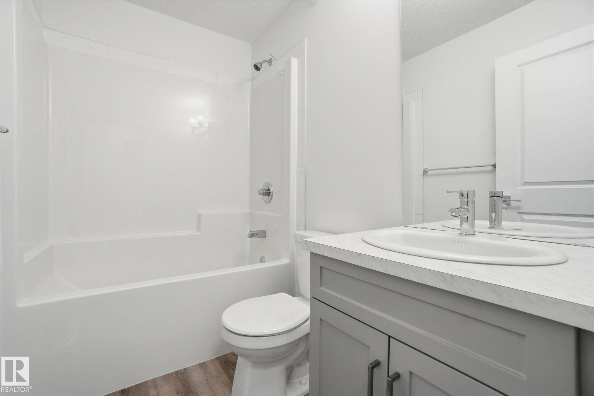 19 5122 213A Street, Edmonton, AB - Indoor Photo Showing Bathroom