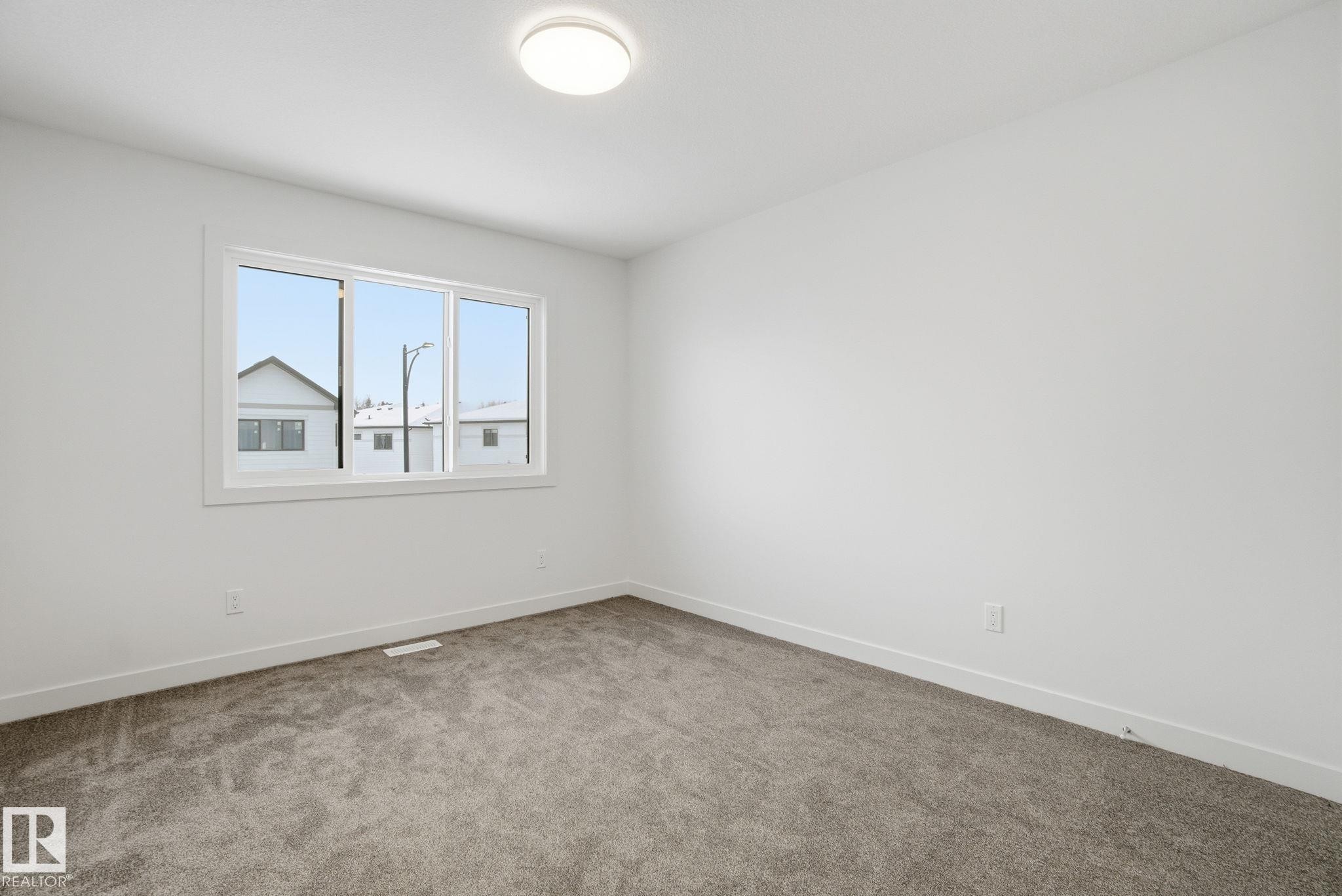19 5122 213A Street, Edmonton, AB - Indoor Photo Showing Other Room