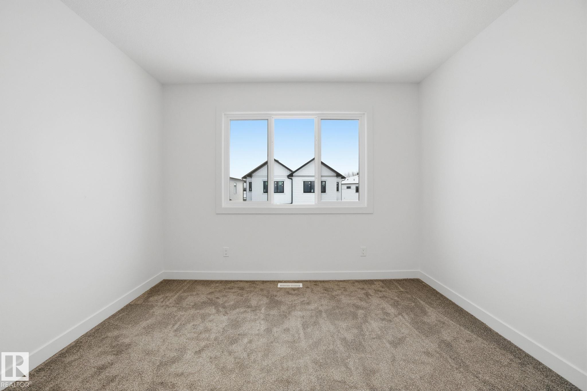 19 5122 213A Street, Edmonton, AB - Indoor Photo Showing Other Room