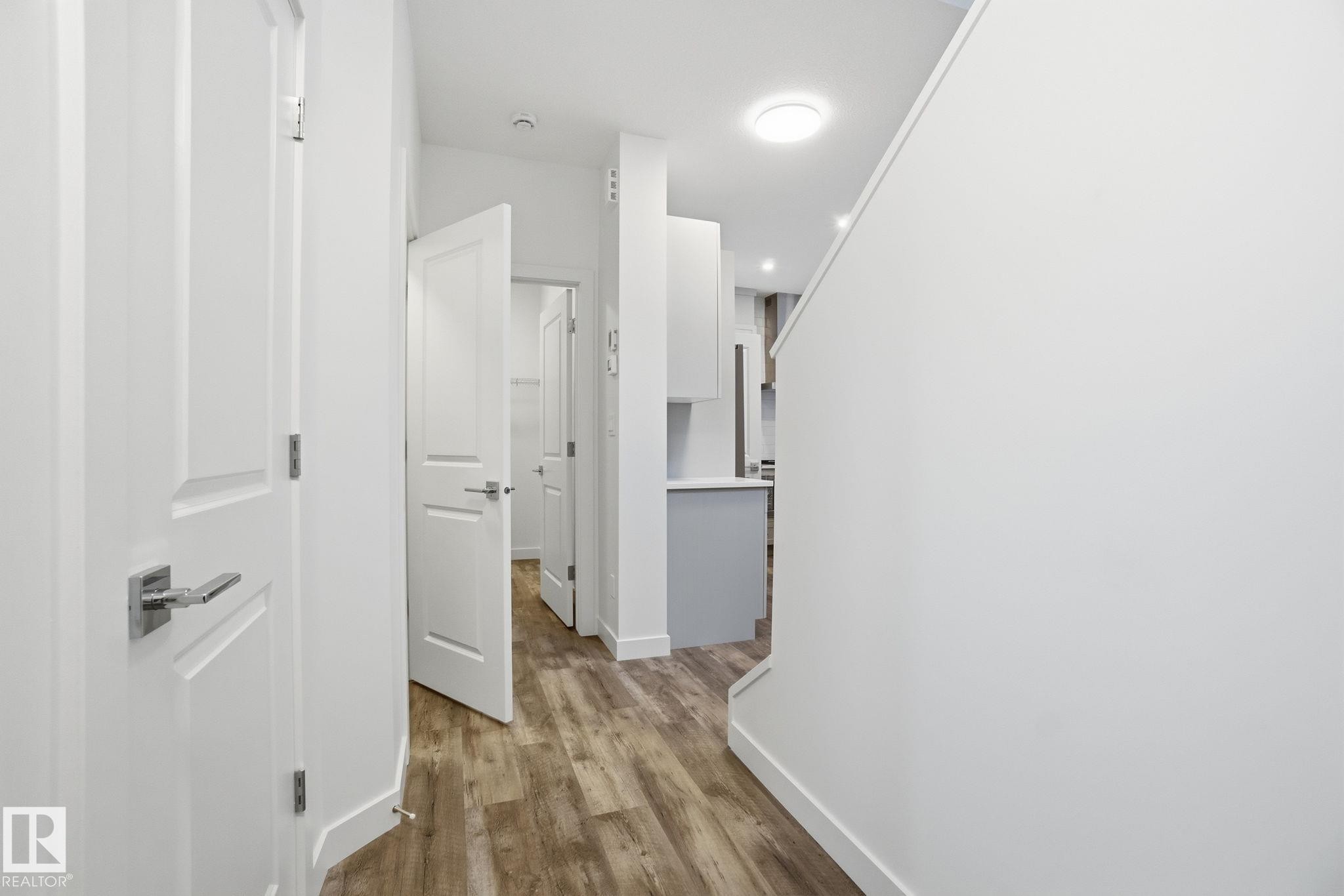 19 5122 213A Street, Edmonton, AB - Indoor Photo Showing Other Room