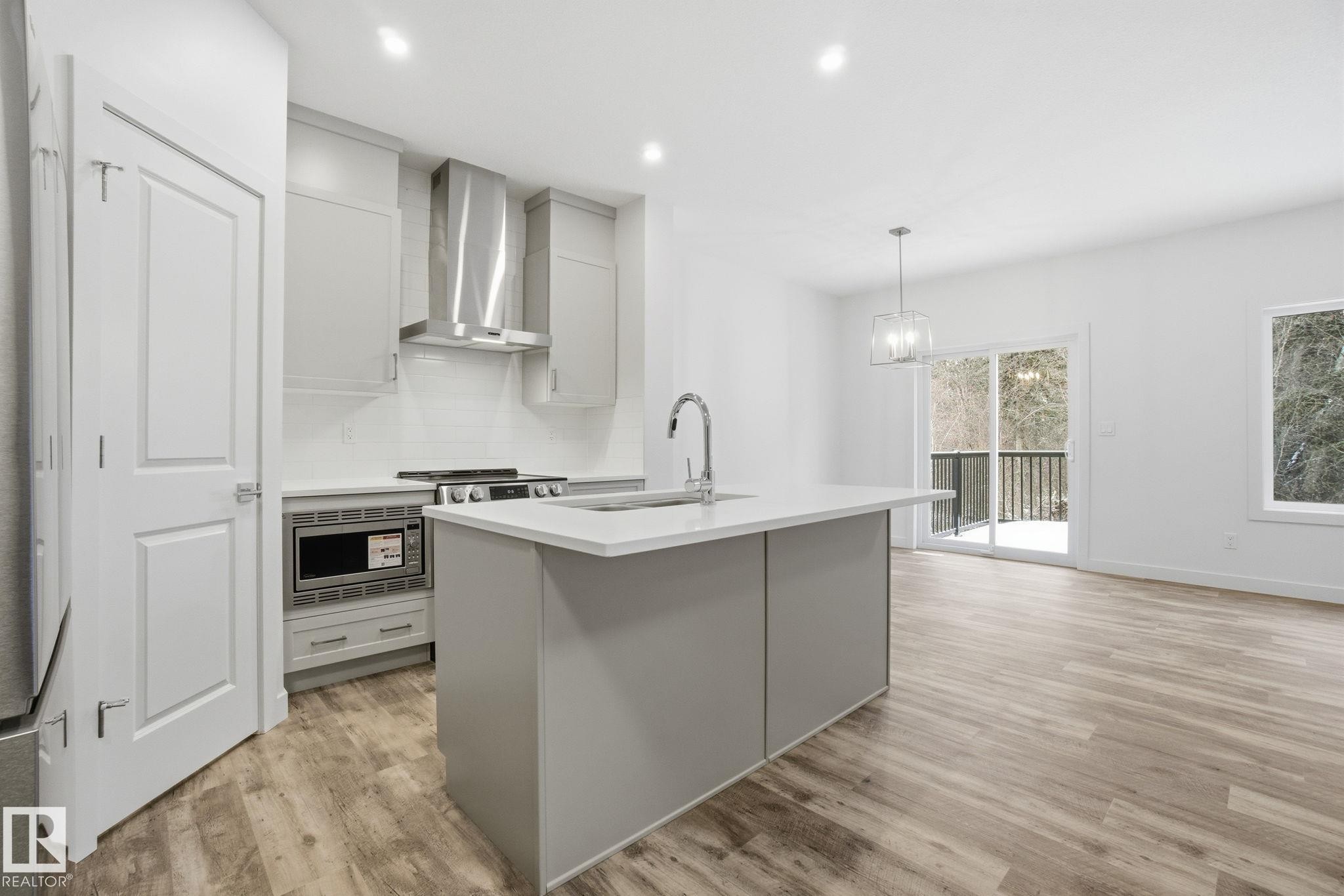 19 5122 213A Street, Edmonton, AB - Indoor Photo Showing Kitchen With Upgraded Kitchen