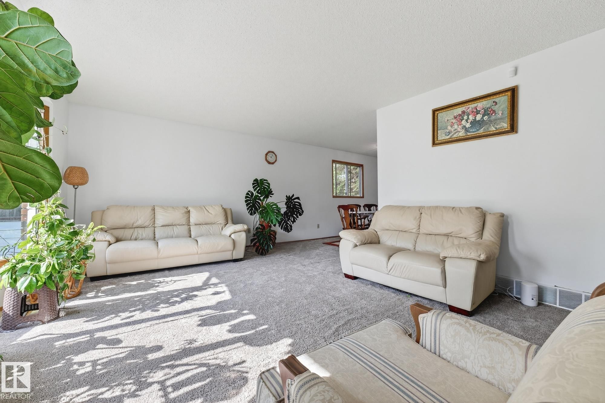 3310 113A Street, Edmonton, AB - Indoor Photo Showing Living Room