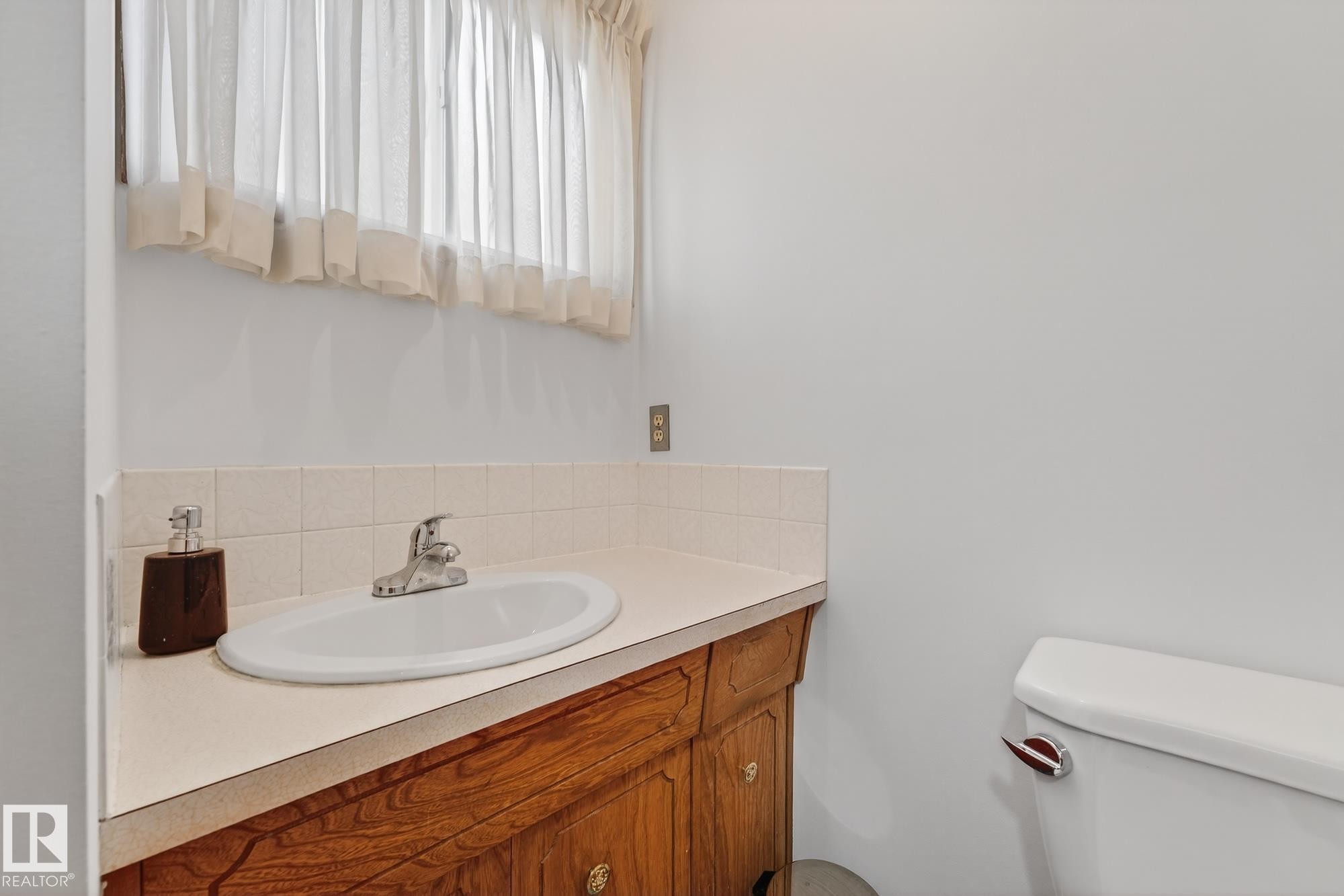 3310 113A Street, Edmonton, AB - Indoor Photo Showing Bathroom