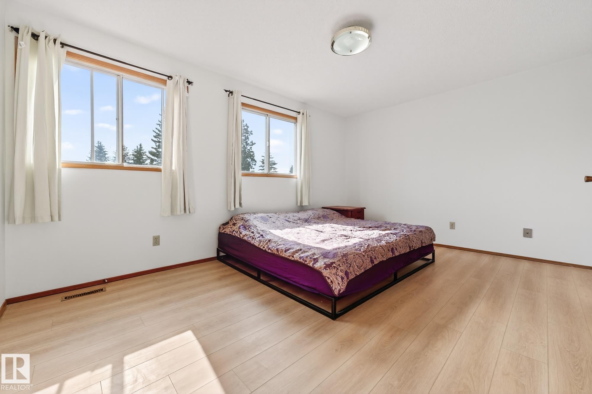 3310 113A Street, Edmonton, AB - Indoor Photo Showing Bedroom