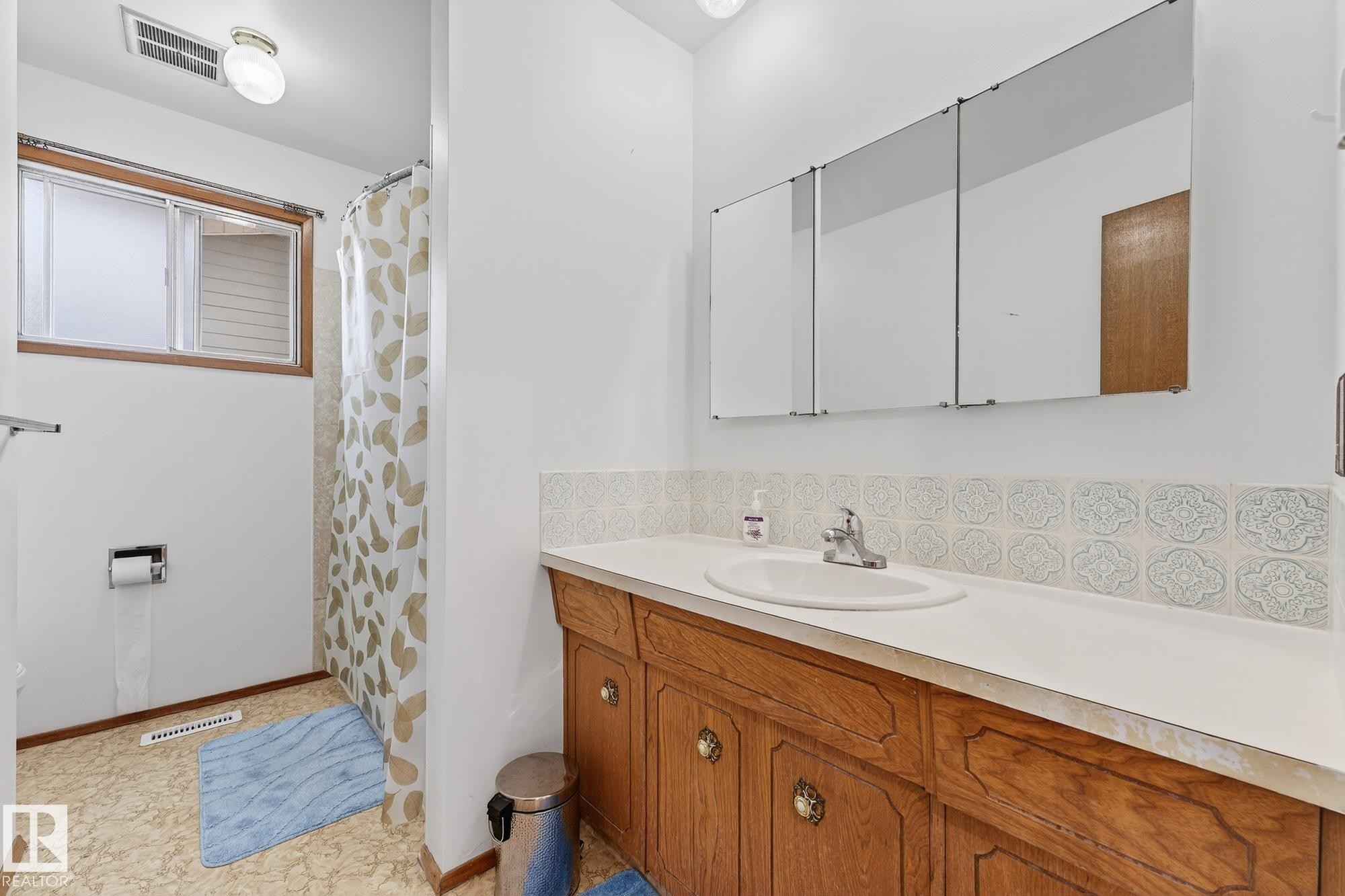 3310 113A Street, Edmonton, AB - Indoor Photo Showing Bathroom