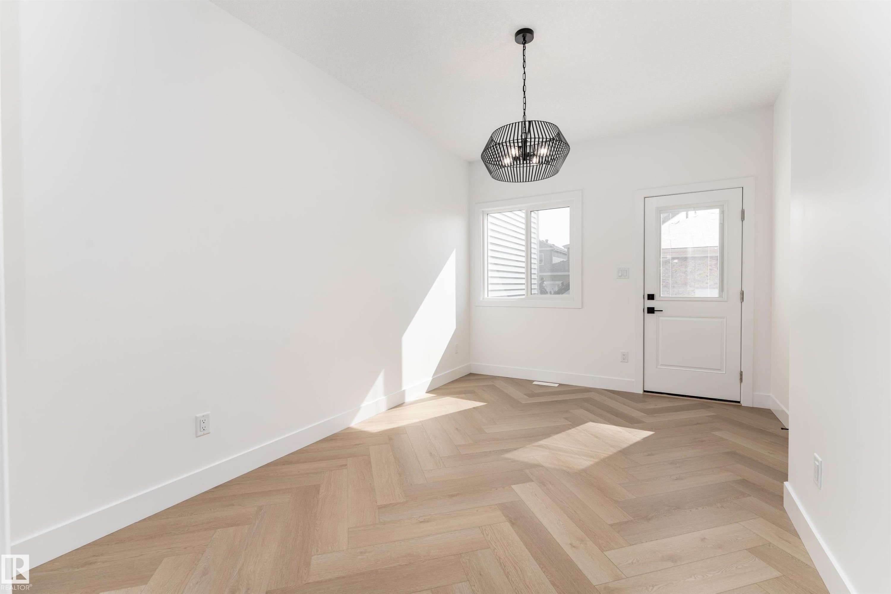 3127 Magpie Way, Edmonton, AB - Indoor Photo Showing Other Room