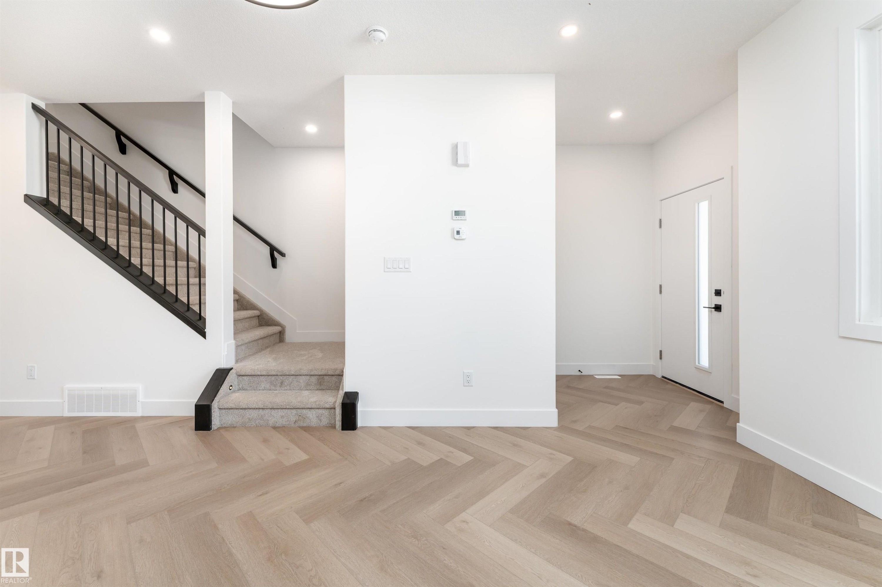 3127 Magpie Way, Edmonton, AB - Indoor Photo Showing Other Room