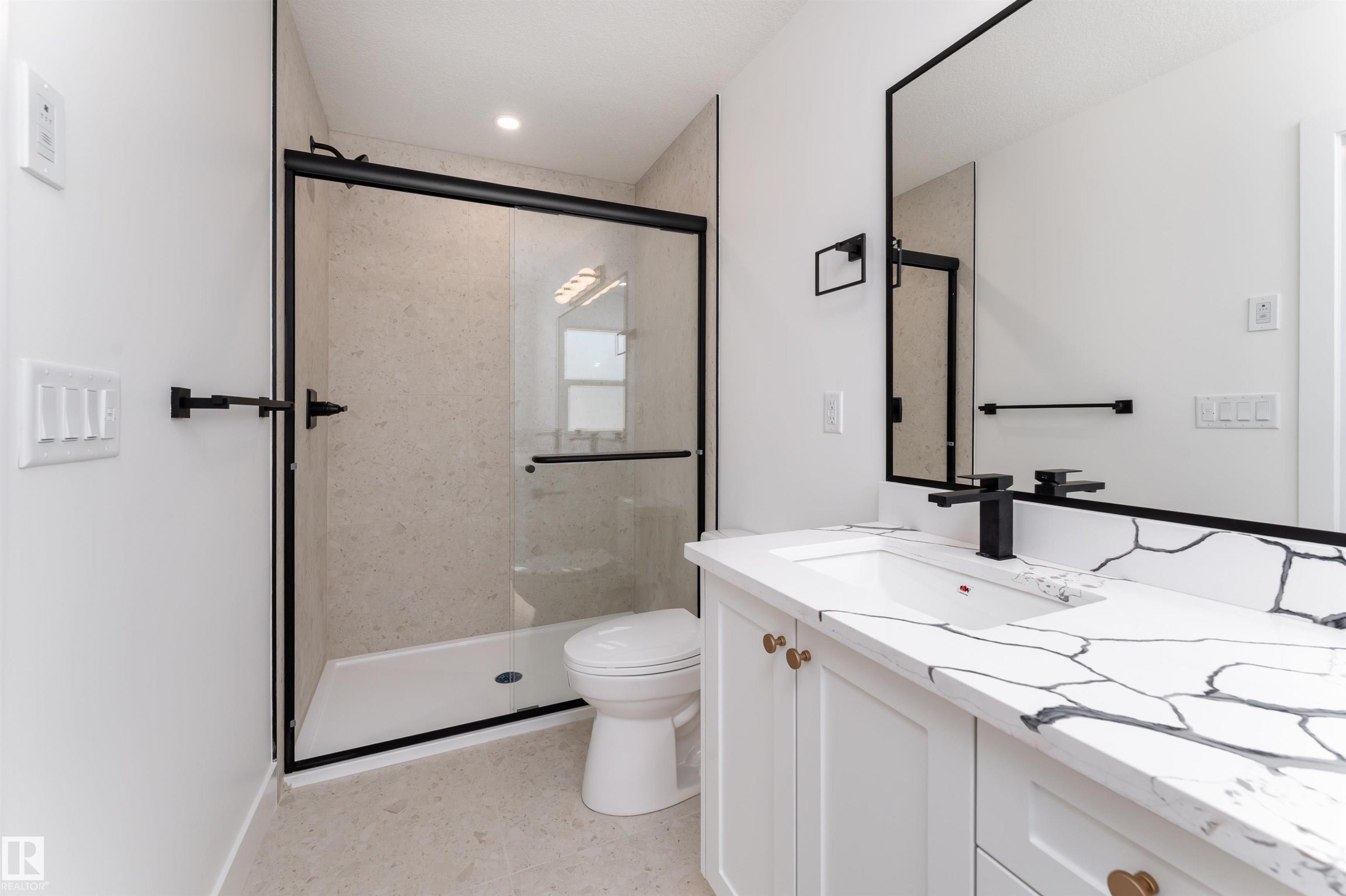 3127 Magpie Way, Edmonton, AB - Indoor Photo Showing Bathroom
