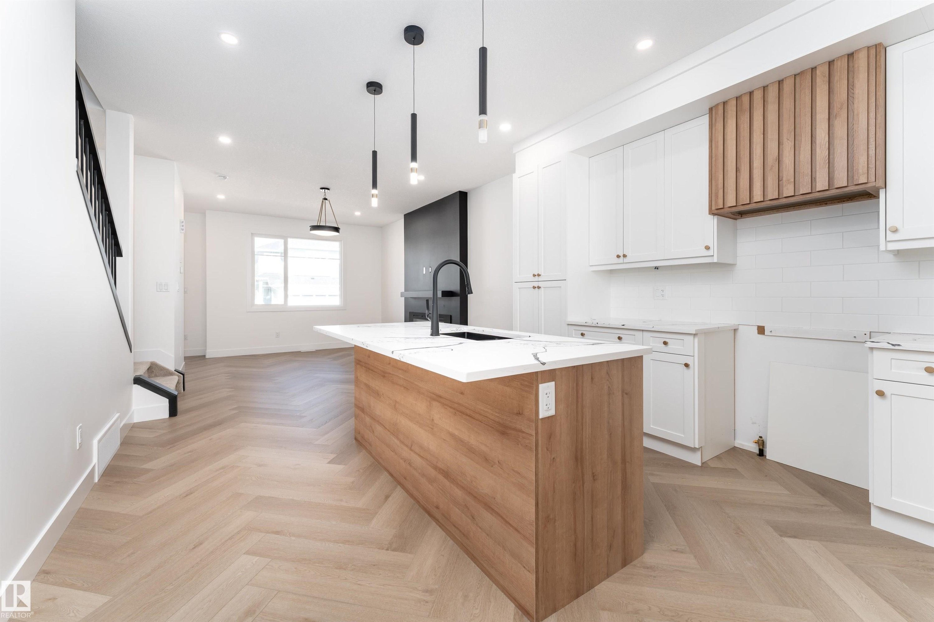 3127 Magpie Way, Edmonton, AB - Indoor Photo Showing Kitchen