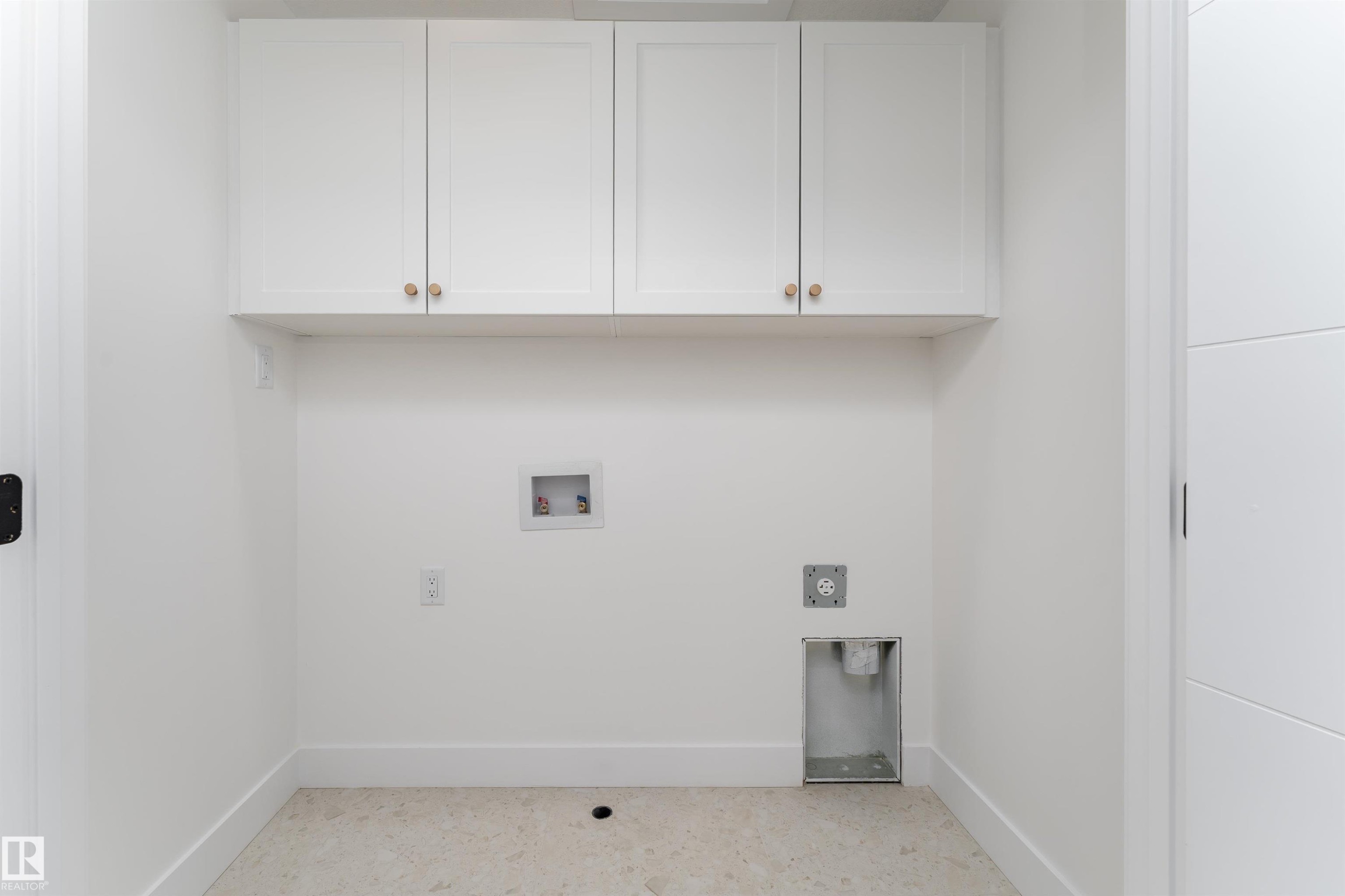 3127 Magpie Way, Edmonton, AB - Indoor Photo Showing Other Room