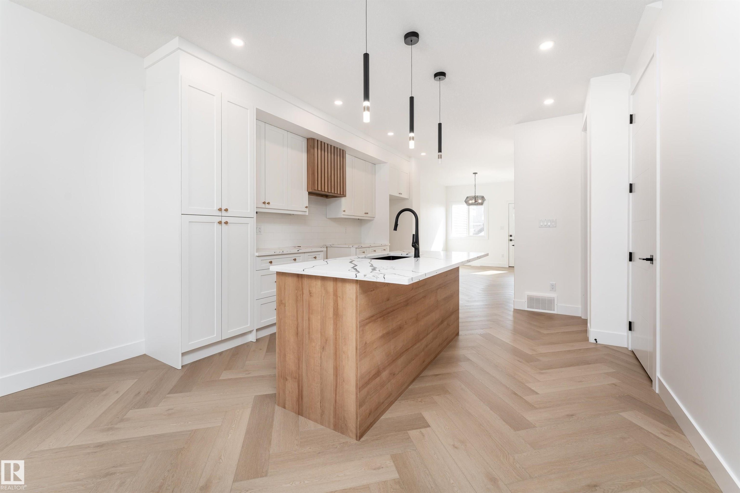 3127 Magpie Way, Edmonton, AB - Indoor Photo Showing Kitchen