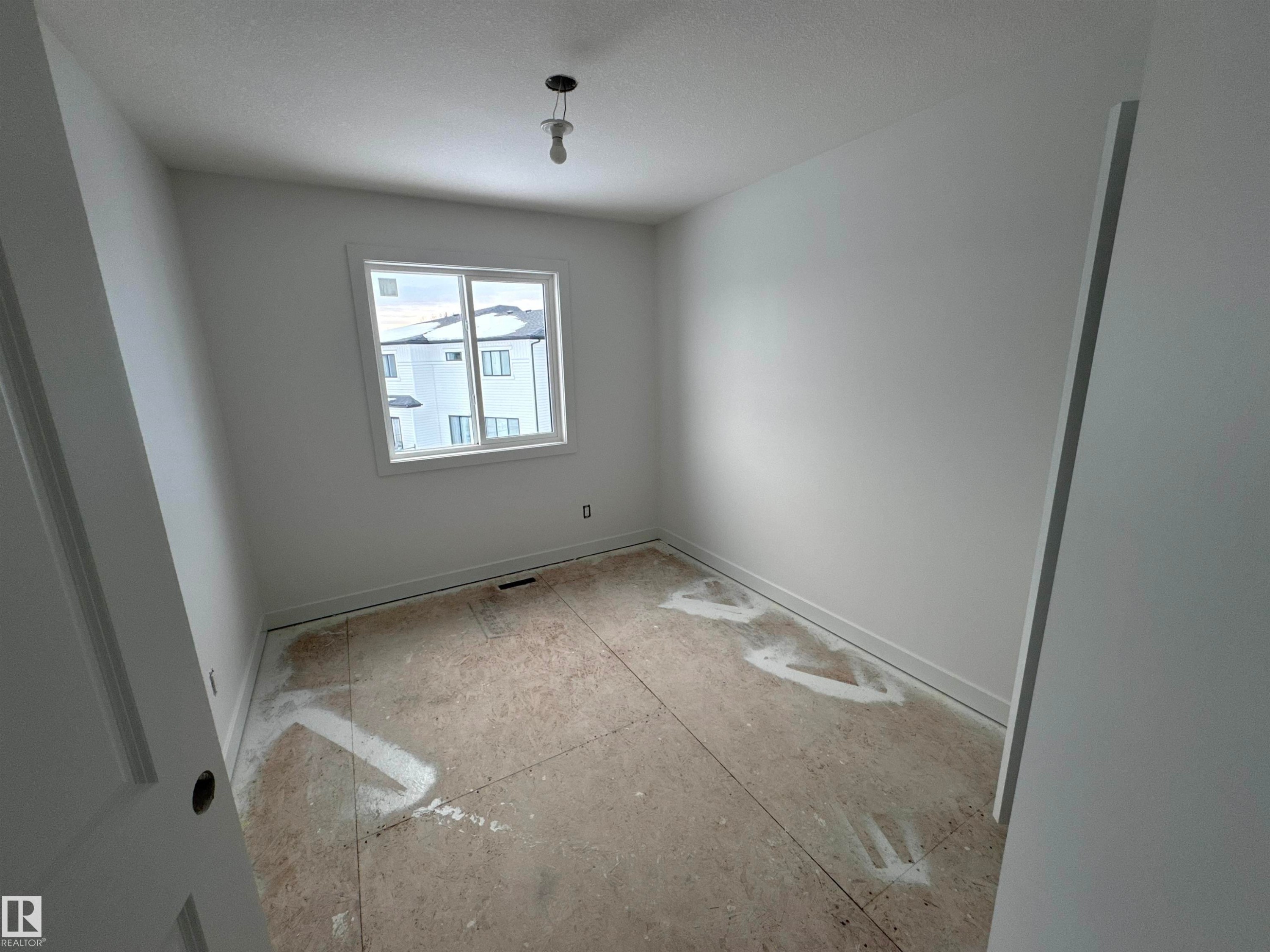 61 5122 213A Street, Edmonton, AB - Indoor Photo Showing Other Room