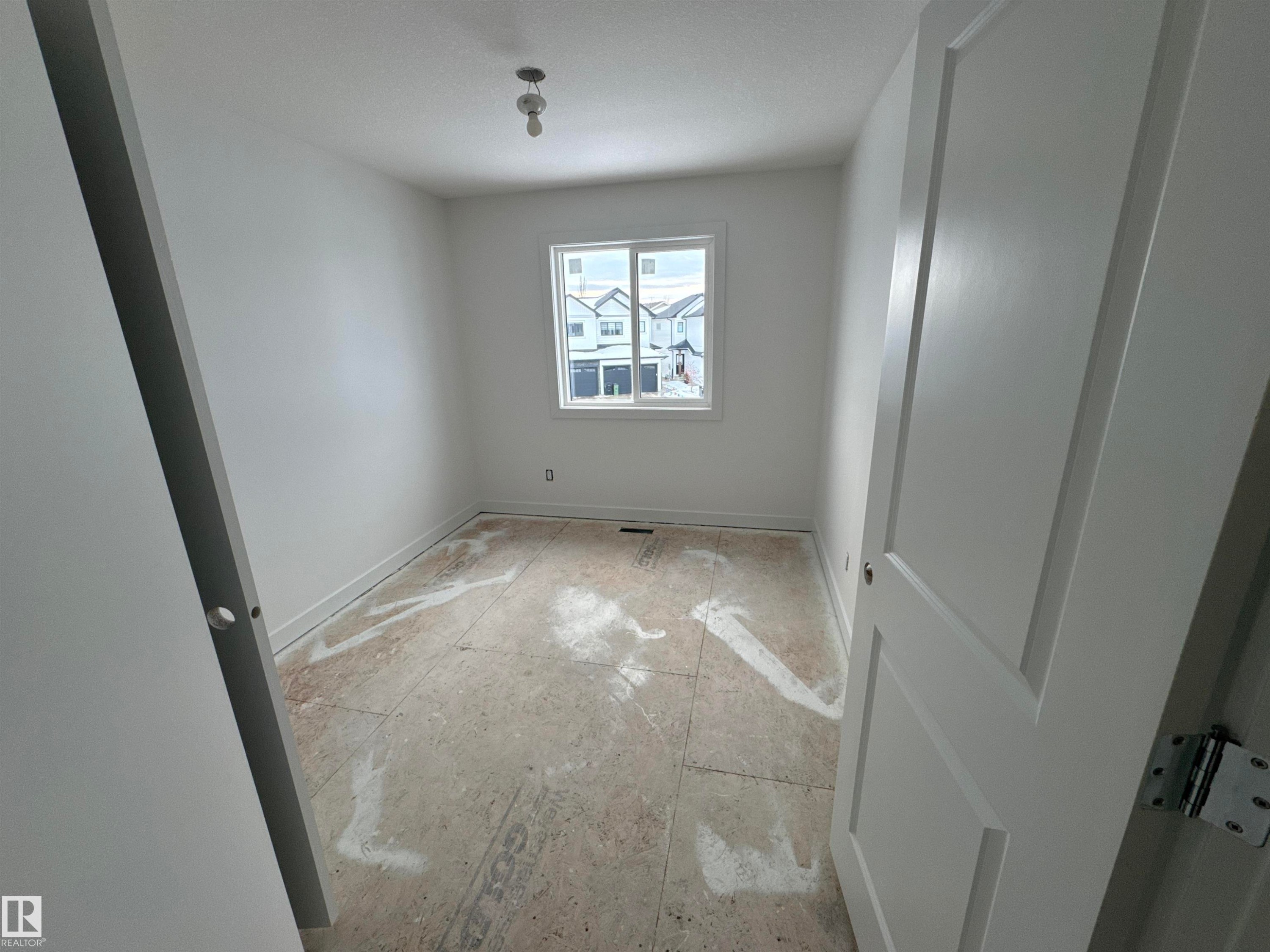 61 5122 213A Street, Edmonton, AB - Indoor Photo Showing Other Room