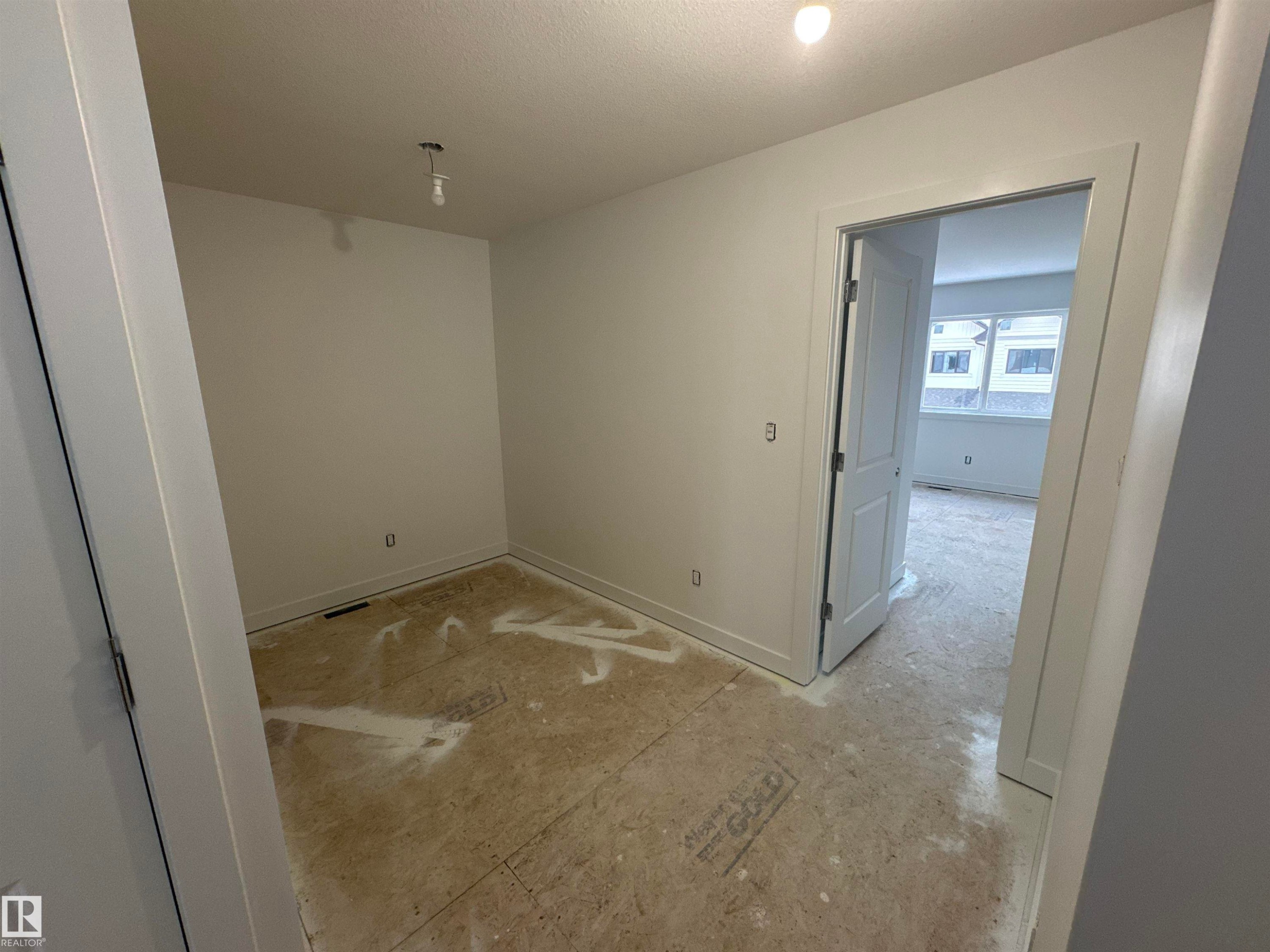 61 5122 213A Street, Edmonton, AB - Indoor Photo Showing Other Room