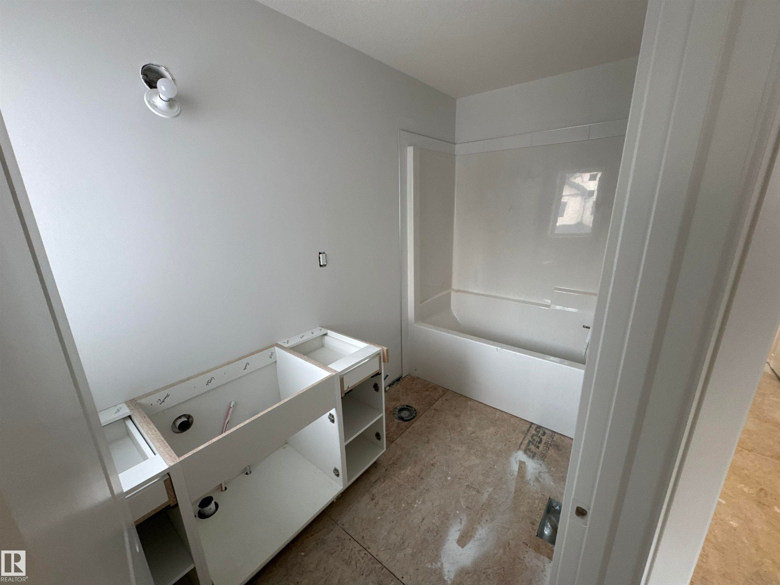 61 5122 213A Street, Edmonton, AB - Indoor