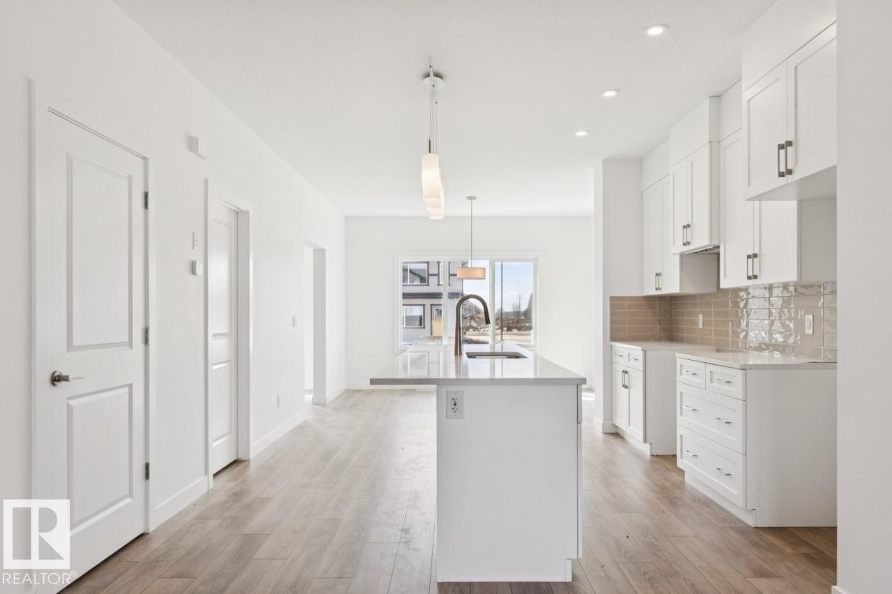 245 Wattle Road, Leduc, AB - Indoor Photo Showing Kitchen With Upgraded Kitchen