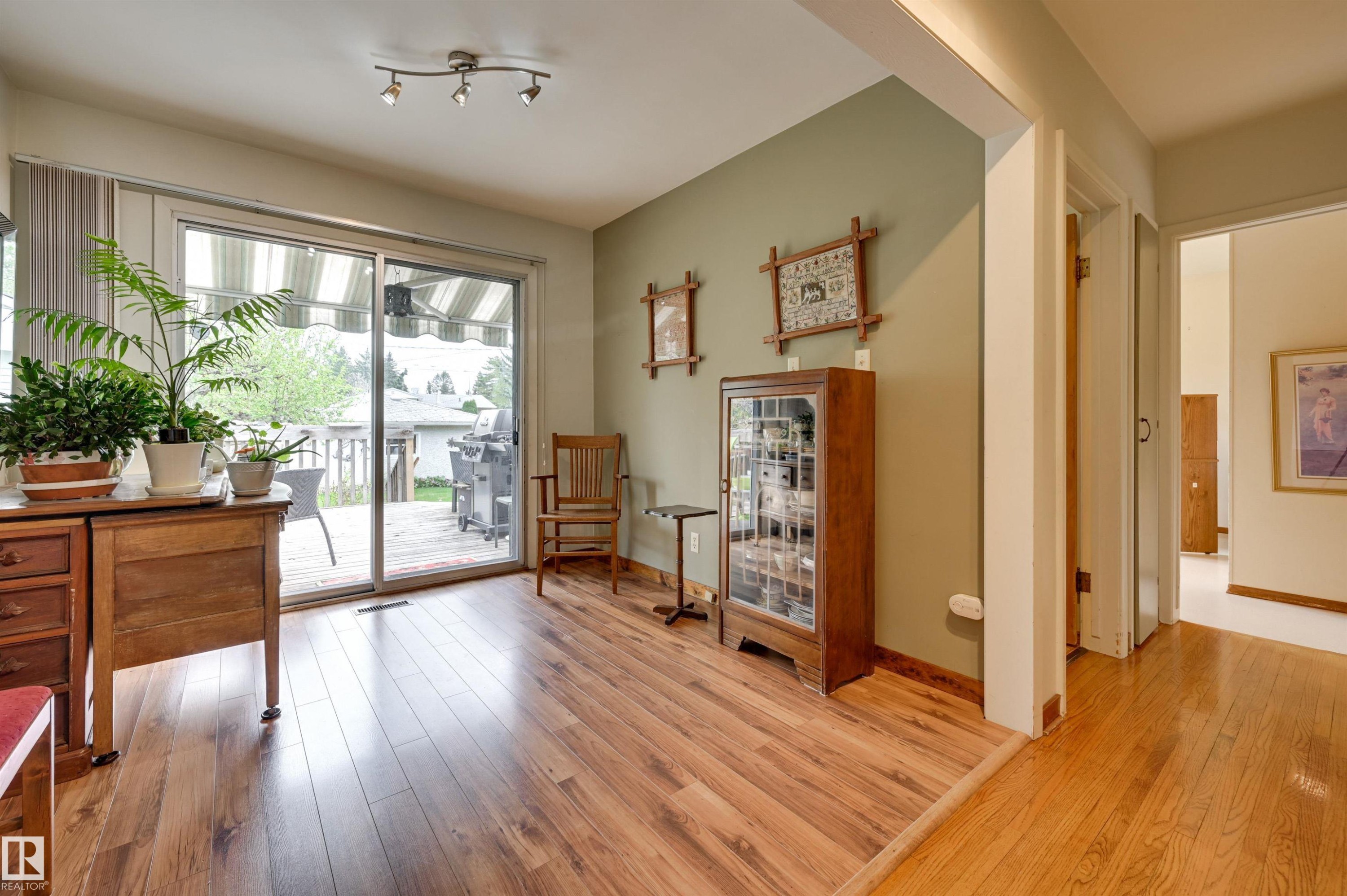 9725 143 Street, Edmonton, AB - Indoor