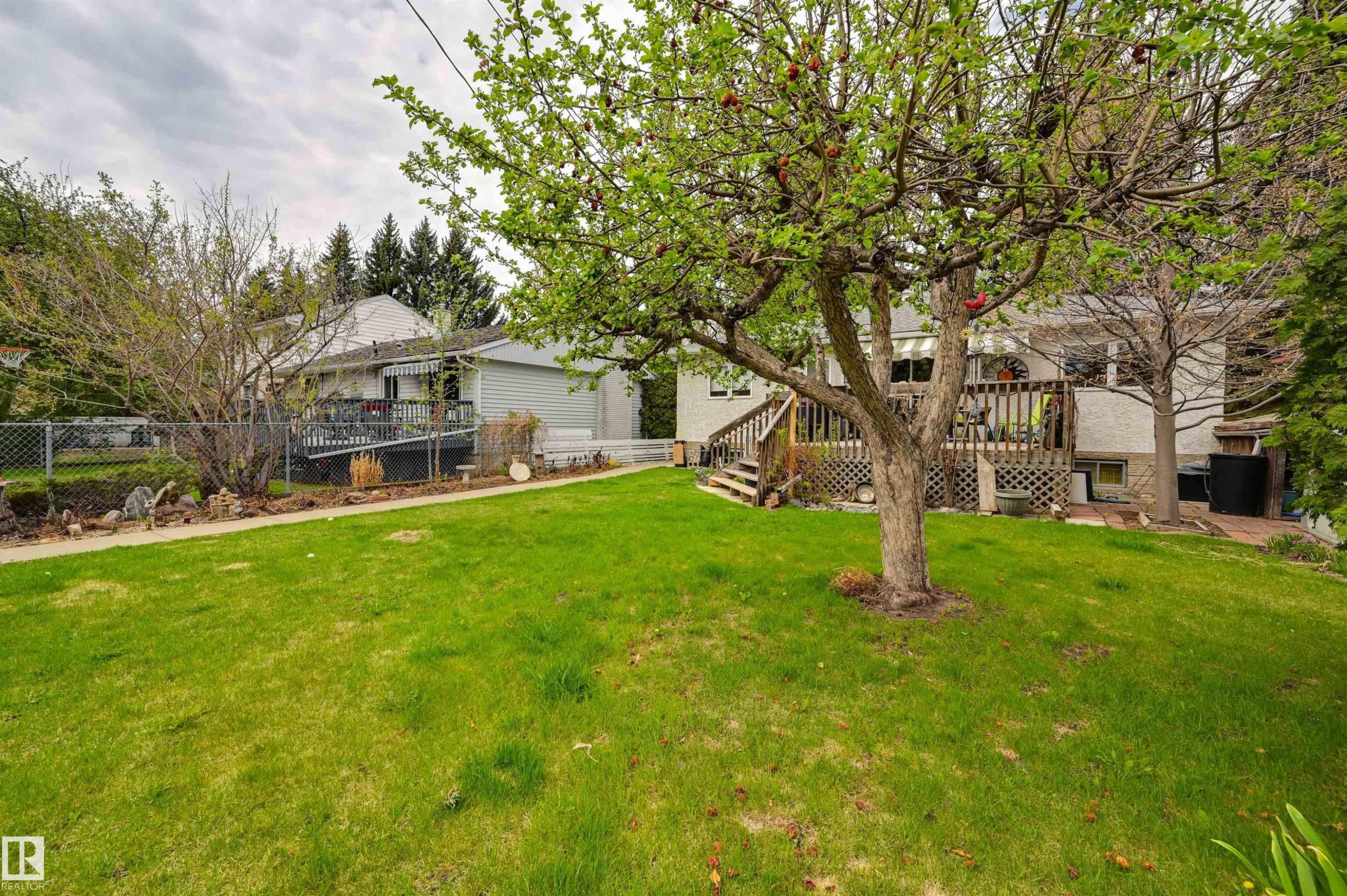 9725 143 Street, Edmonton, AB - Outdoor