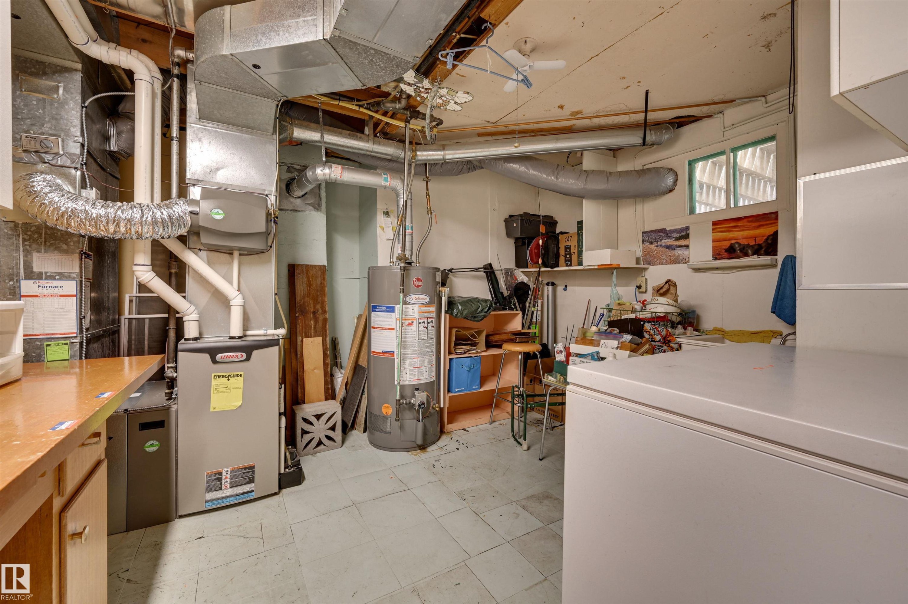 9725 143 Street, Edmonton, AB - Indoor