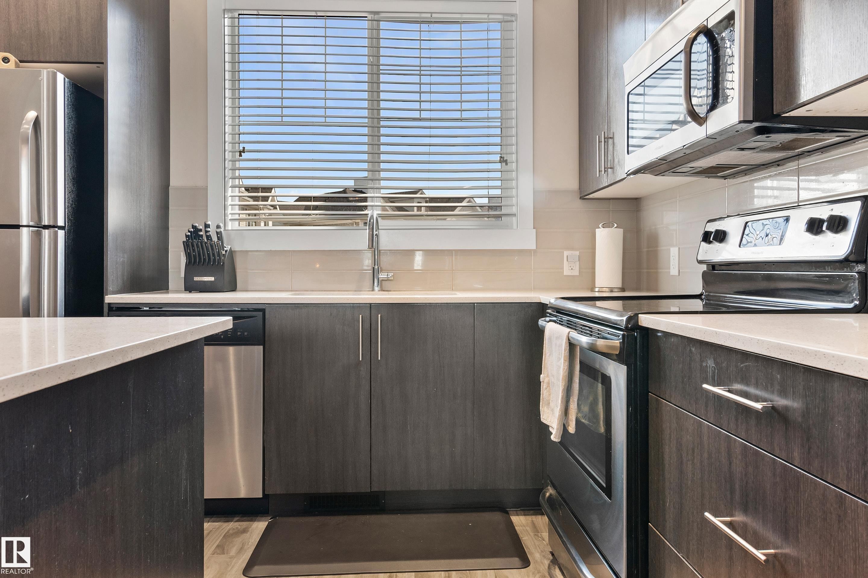 43 903 Crystallina Nera Way, Edmonton, AB - Indoor Photo Showing Kitchen With Stainless Steel Kitchen With Upgraded Kitchen