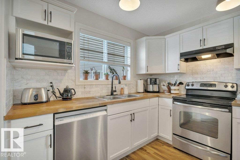 2464 Austin Crescent, Edmonton, AB - Indoor Photo Showing Kitchen With Double Sink