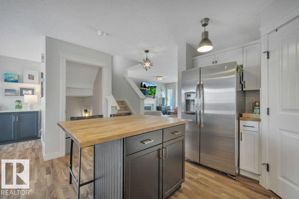 2464 Austin Crescent, Edmonton, AB - Indoor Photo Showing Kitchen