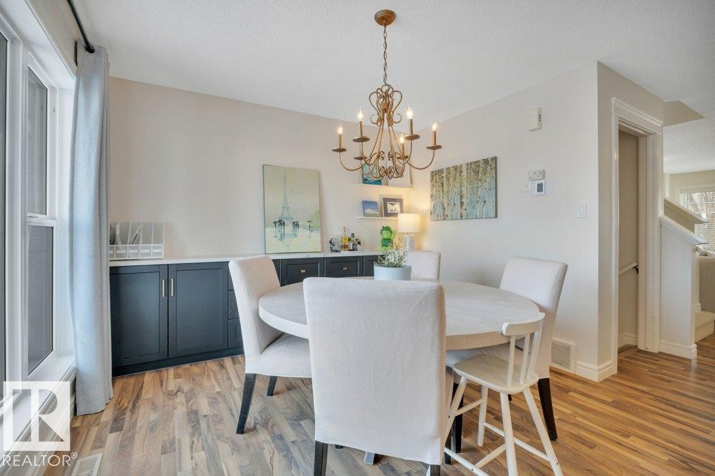 2464 Austin Crescent, Edmonton, AB - Indoor Photo Showing Dining Room