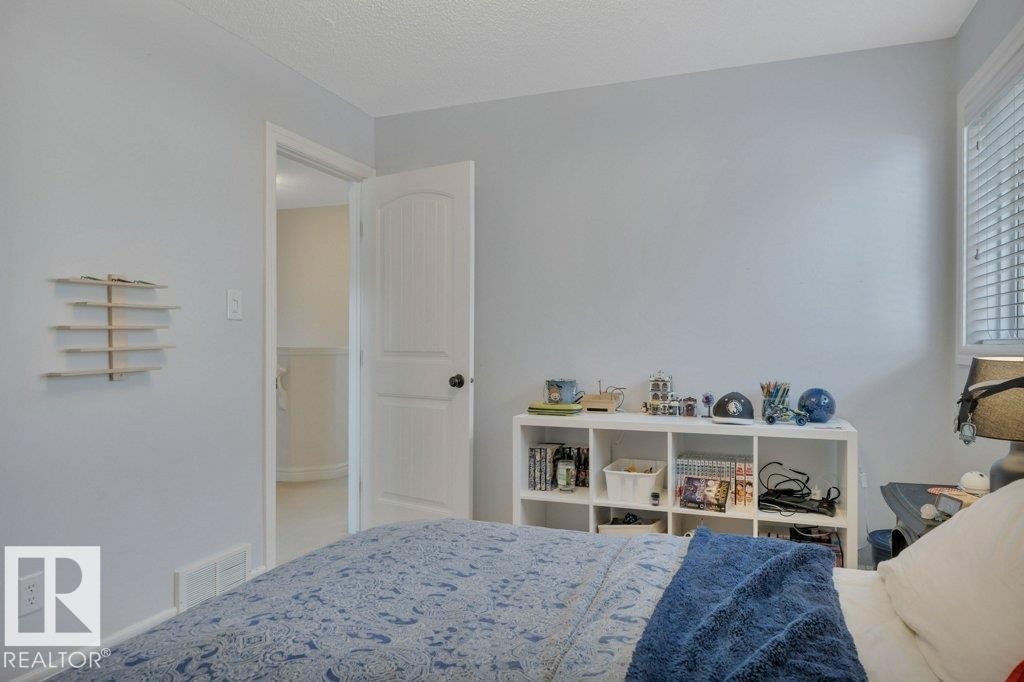 2464 Austin Crescent, Edmonton, AB - Indoor Photo Showing Bedroom