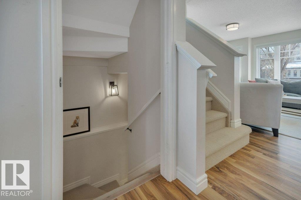 2464 Austin Crescent, Edmonton, AB - Indoor Photo Showing Other Room