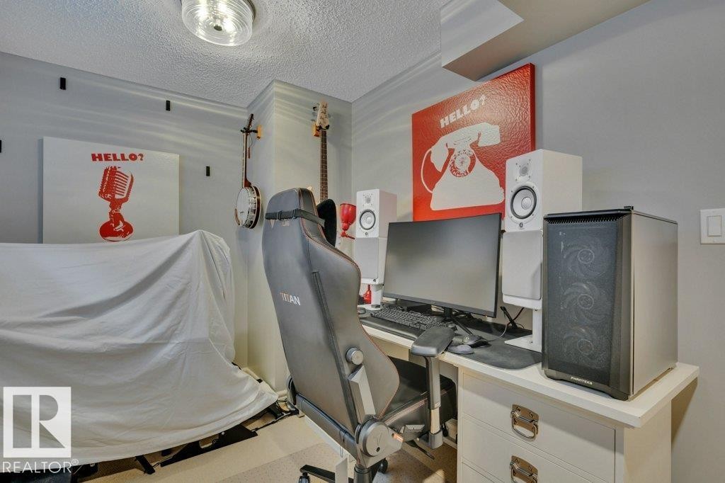 2464 Austin Crescent, Edmonton, AB - Indoor