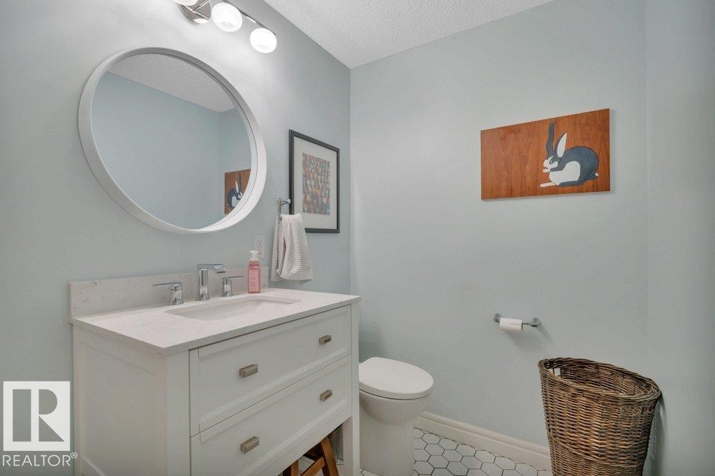 2464 Austin Crescent, Edmonton, AB - Indoor Photo Showing Bathroom