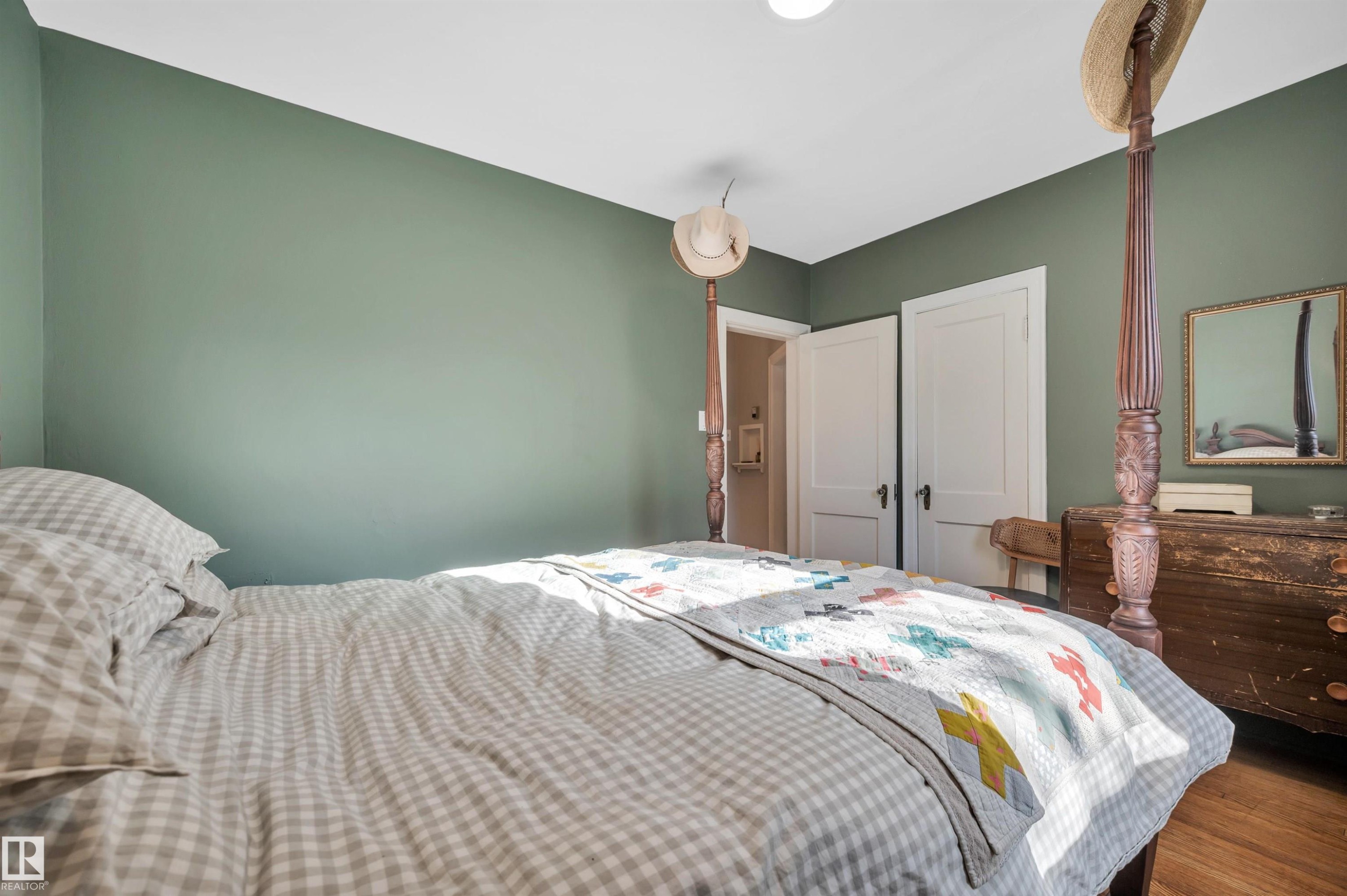 11109 81 Avenue, Edmonton, AB - Indoor Photo Showing Bedroom