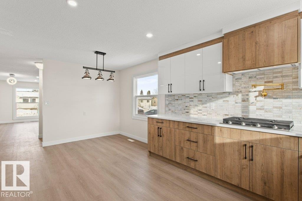 3043 142 Avenue, Edmonton, AB - Indoor Photo Showing Kitchen
