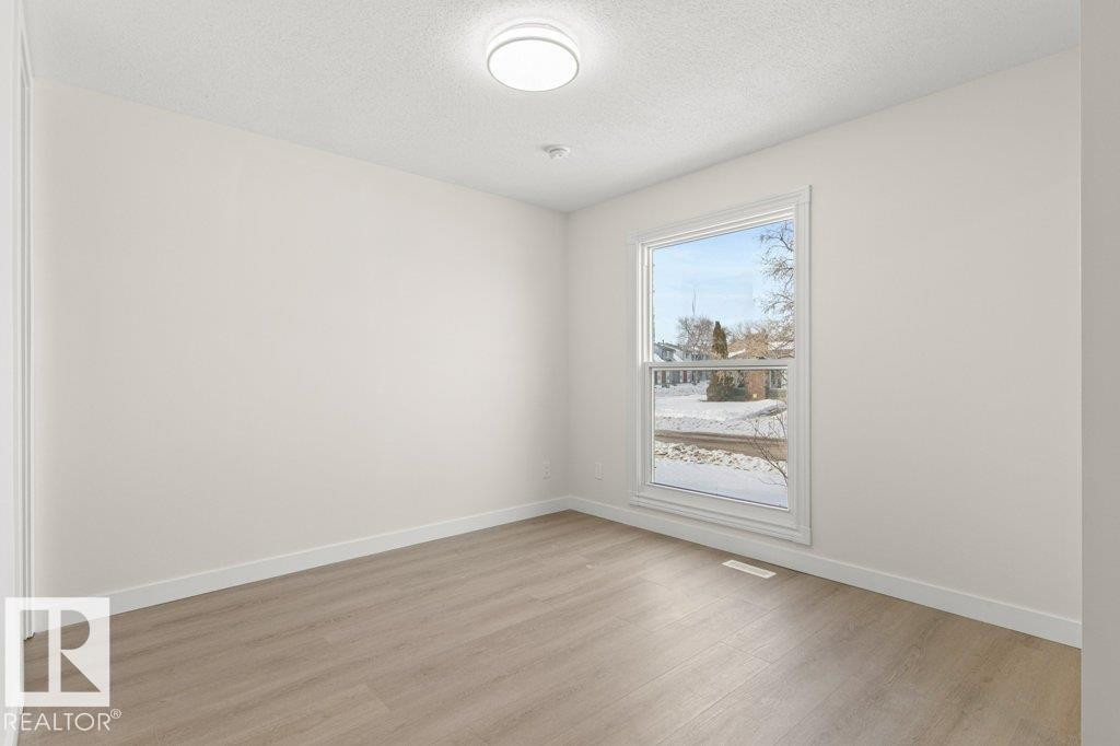 3043 142 Avenue, Edmonton, AB - Indoor Photo Showing Other Room