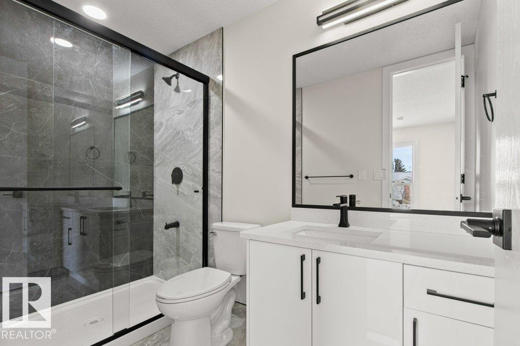 3043 142 Avenue, Edmonton, AB - Indoor Photo Showing Bathroom