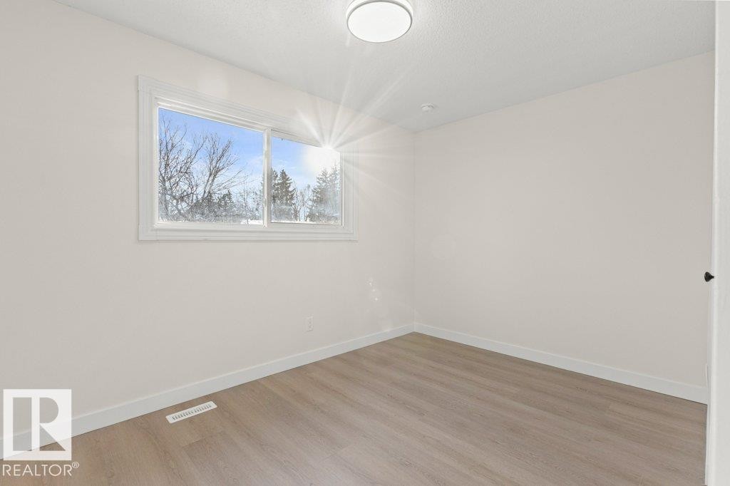 3043 142 Avenue, Edmonton, AB - Indoor Photo Showing Other Room