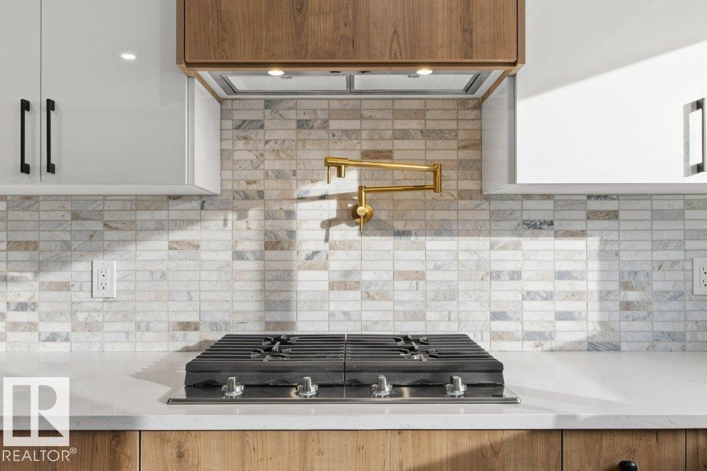 3043 142 Avenue, Edmonton, AB - Indoor Photo Showing Kitchen With Upgraded Kitchen