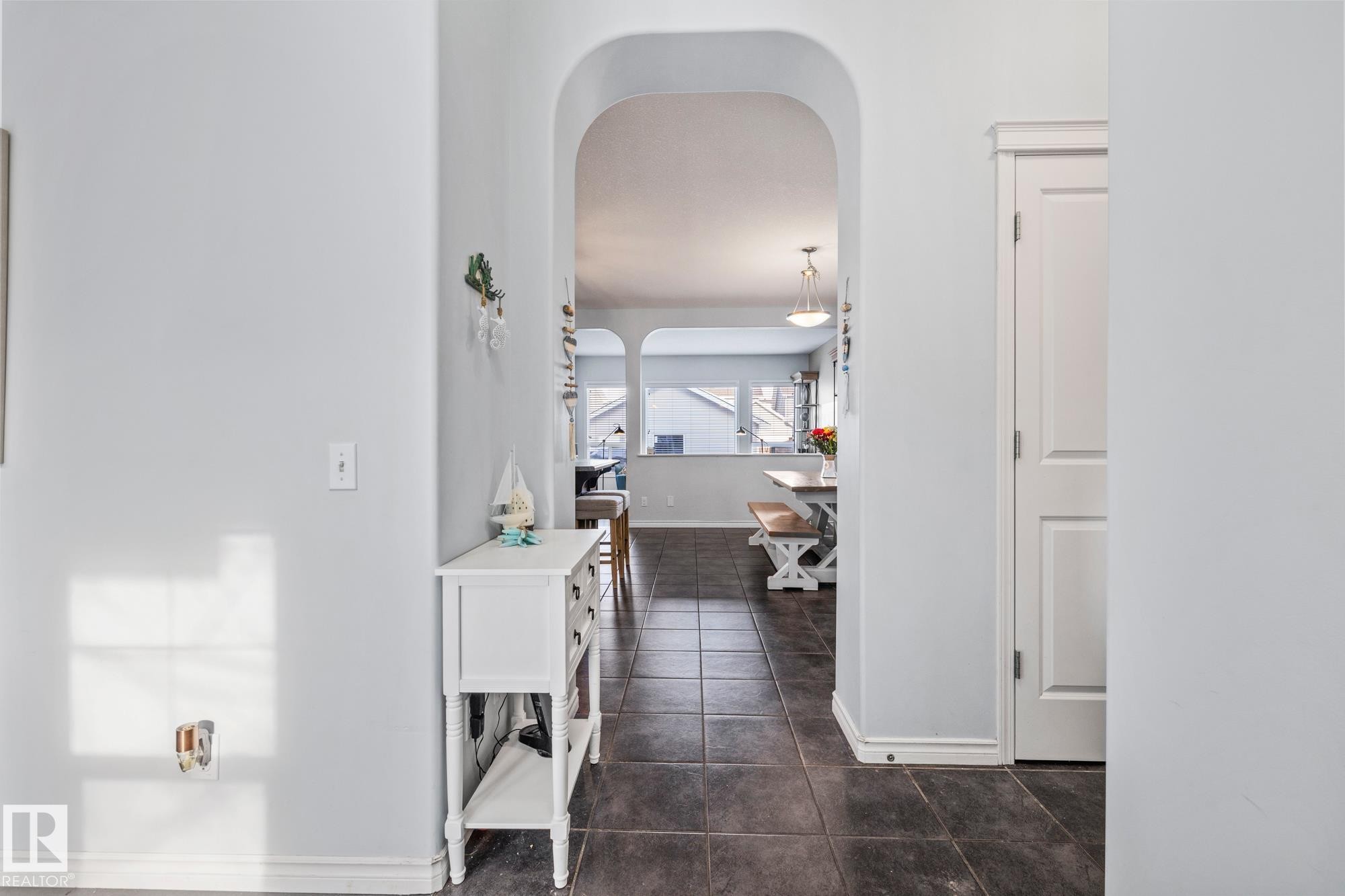 7020 22 Avenue Sw, Edmonton, AB - Indoor Photo Showing Other Room