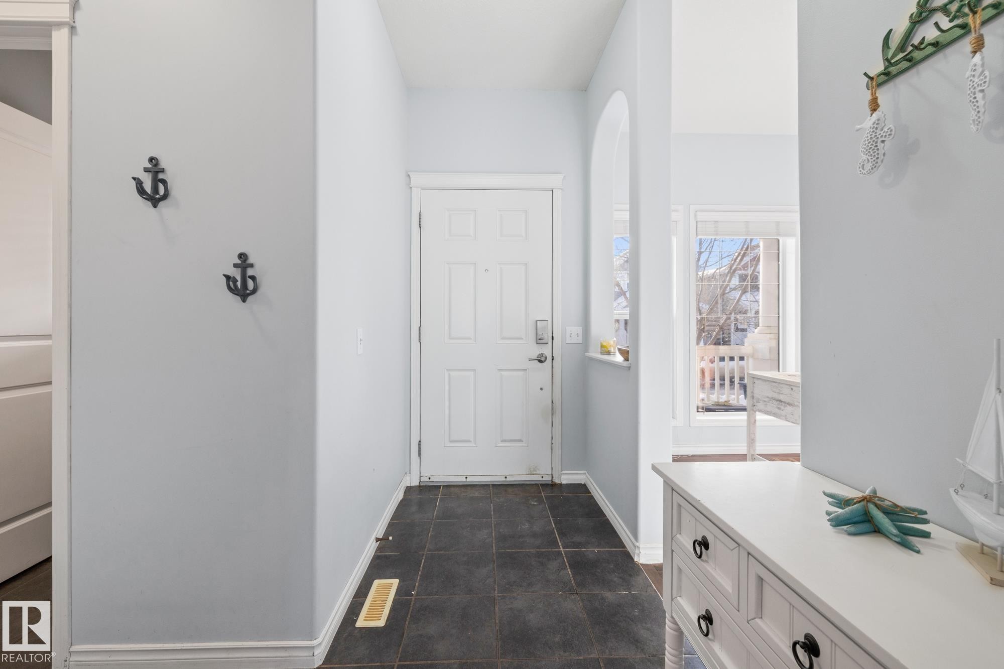 7020 22 Avenue Sw, Edmonton, AB - Indoor Photo Showing Other Room