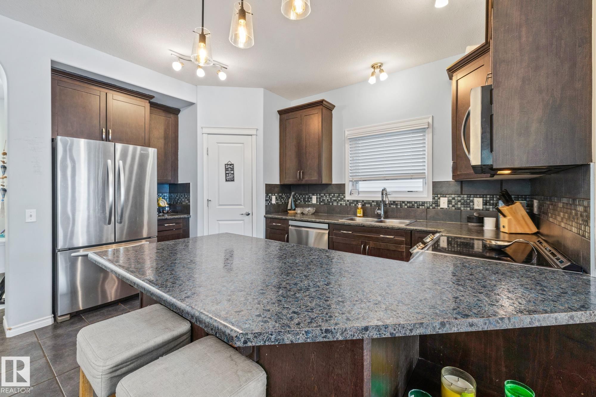 7020 22 Avenue Sw, Edmonton, AB - Indoor Photo Showing Kitchen With Double Sink With Upgraded Kitchen