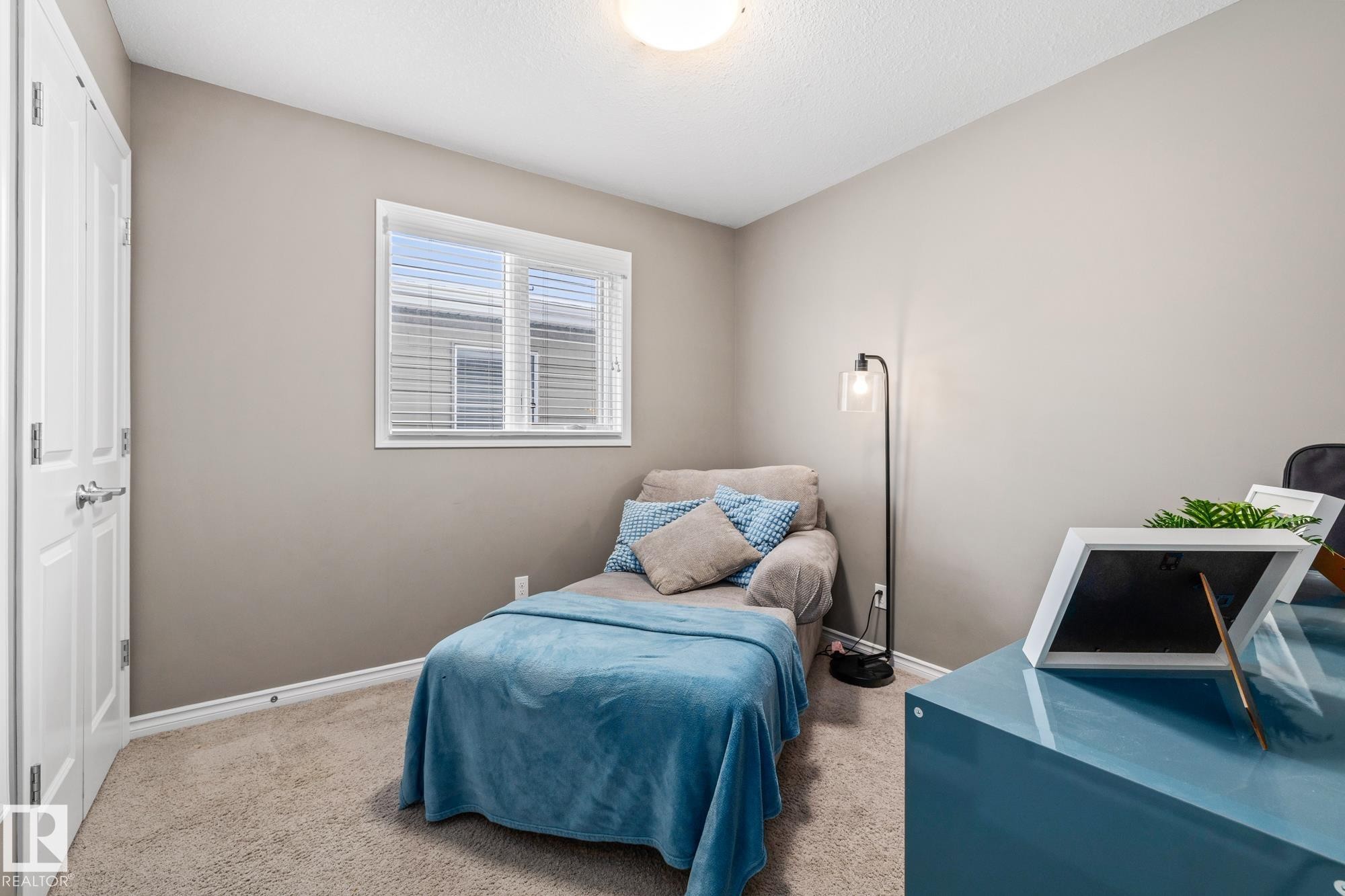7020 22 Avenue Sw, Edmonton, AB - Indoor Photo Showing Bedroom