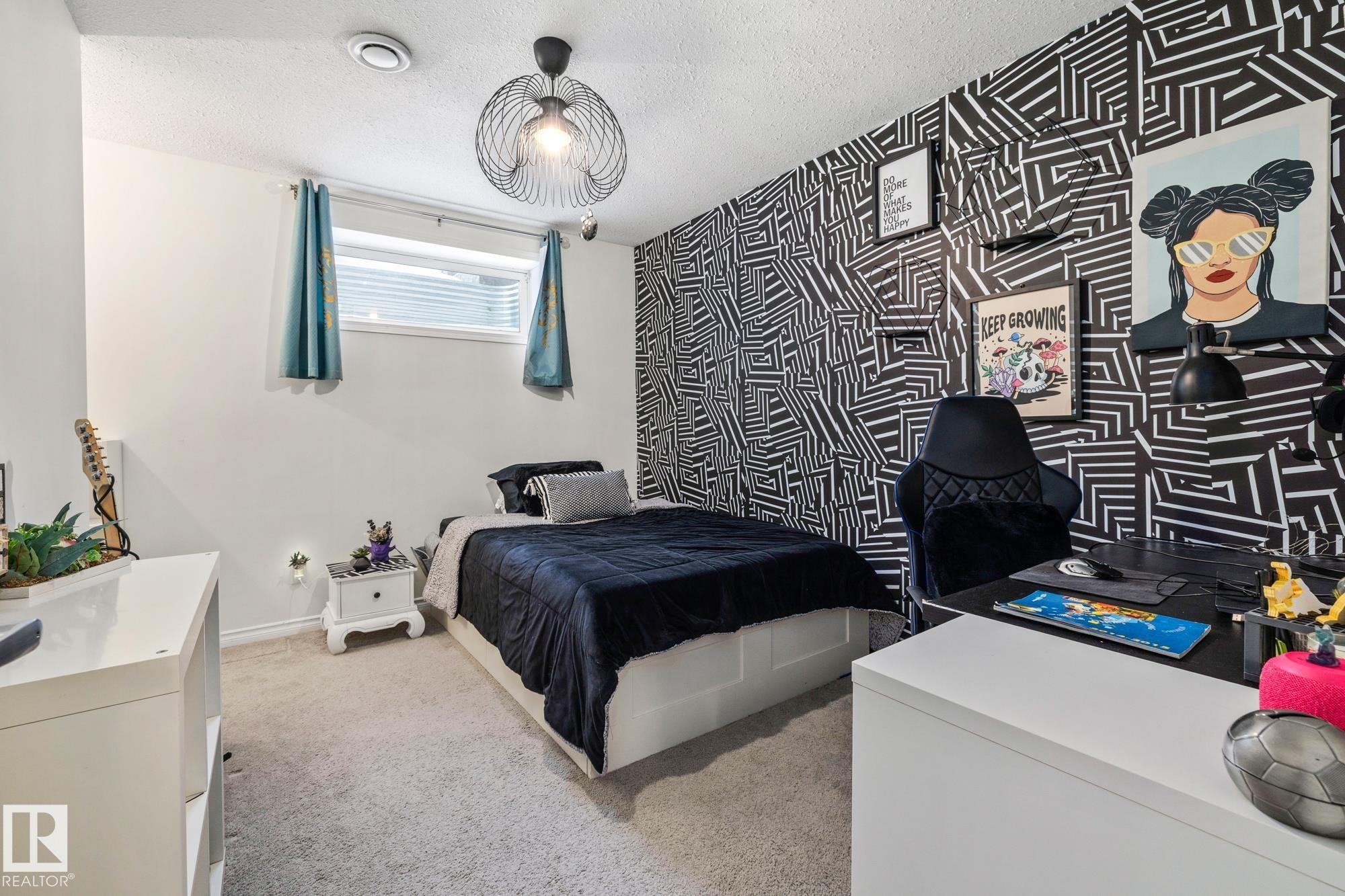 7020 22 Avenue Sw, Edmonton, AB - Indoor Photo Showing Bedroom