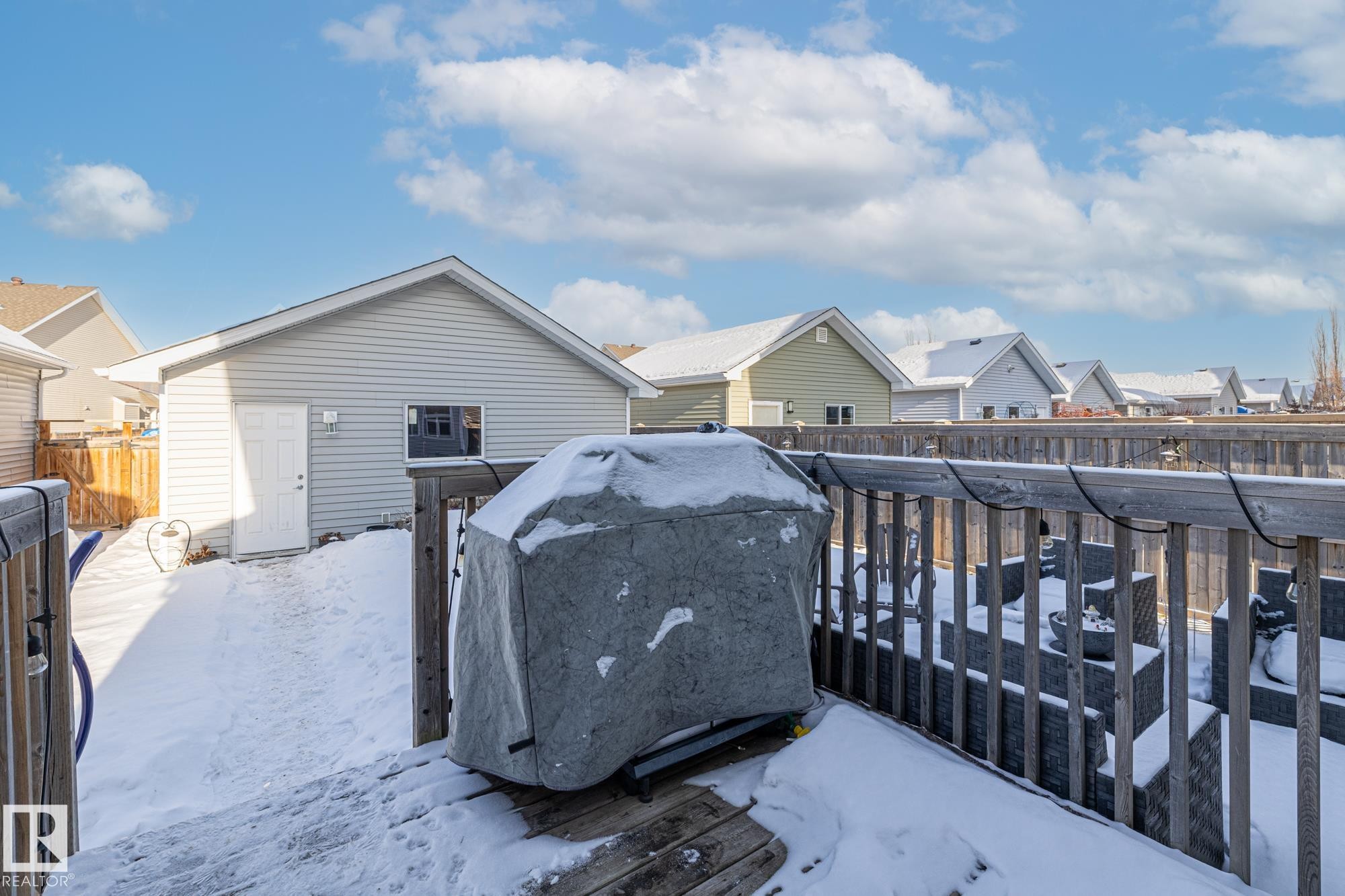 7020 22 Avenue Sw, Edmonton, AB - Outdoor