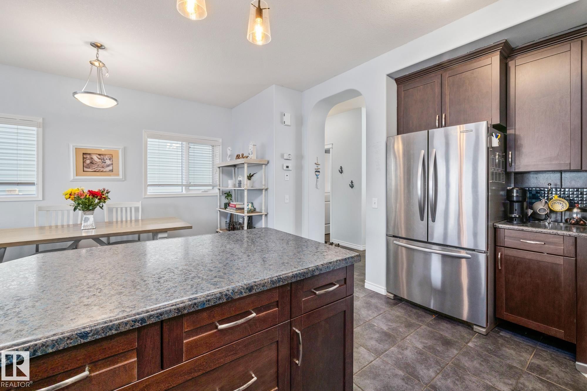 7020 22 Avenue Sw, Edmonton, AB - Indoor Photo Showing Kitchen