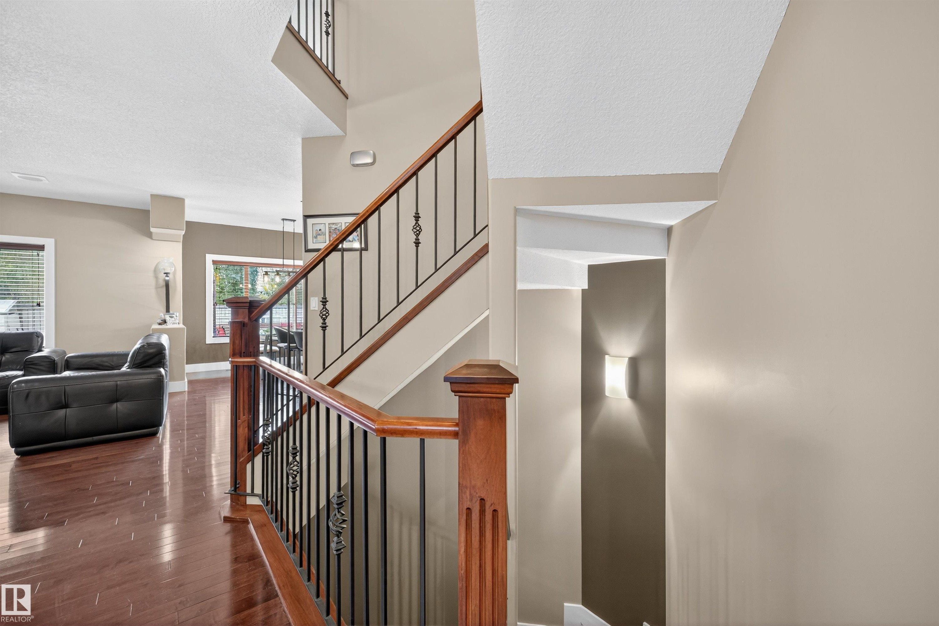 520 Stewart Crescent, Edmonton, AB - Indoor Photo Showing Other Room