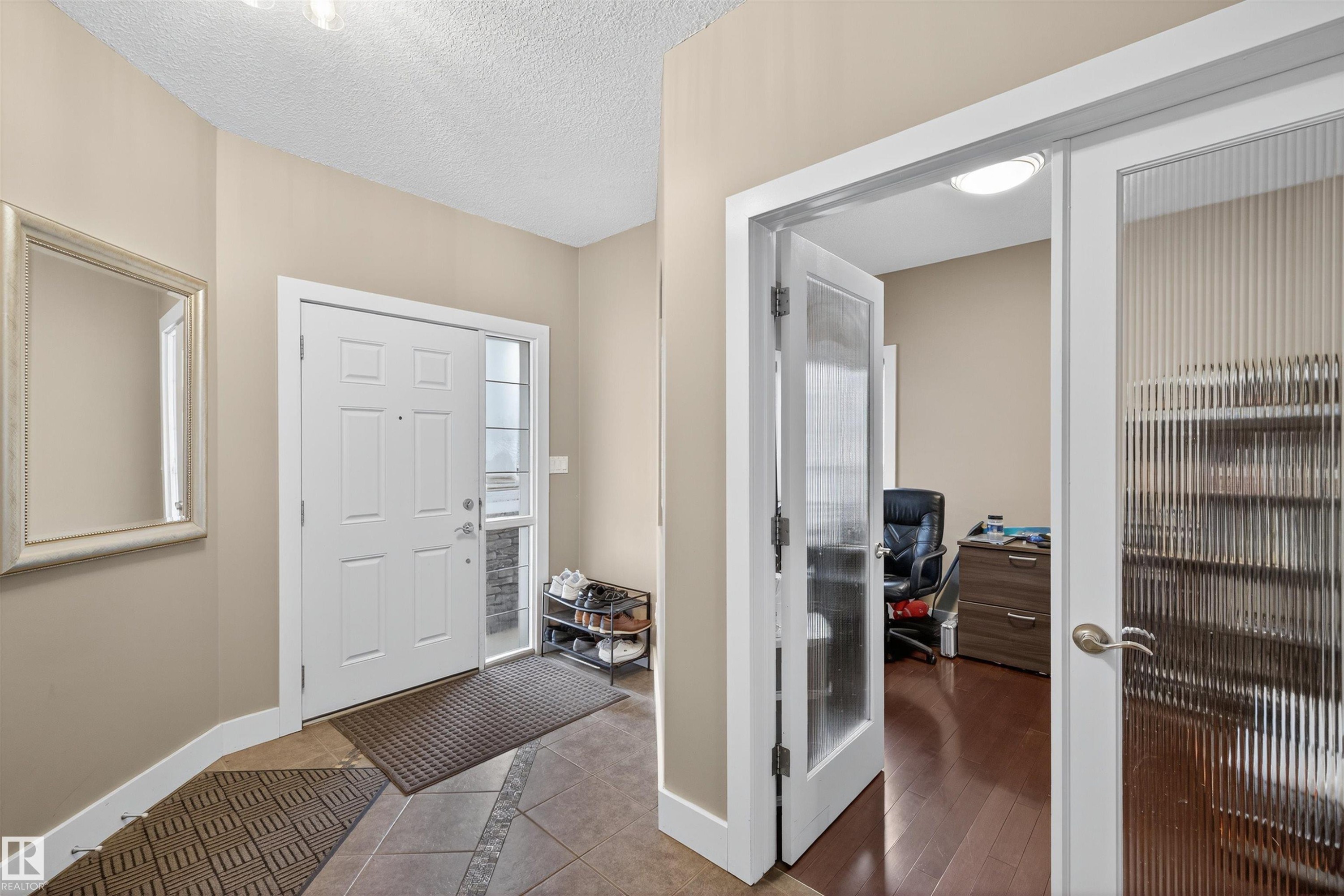 520 Stewart Crescent, Edmonton, AB - Indoor Photo Showing Other Room