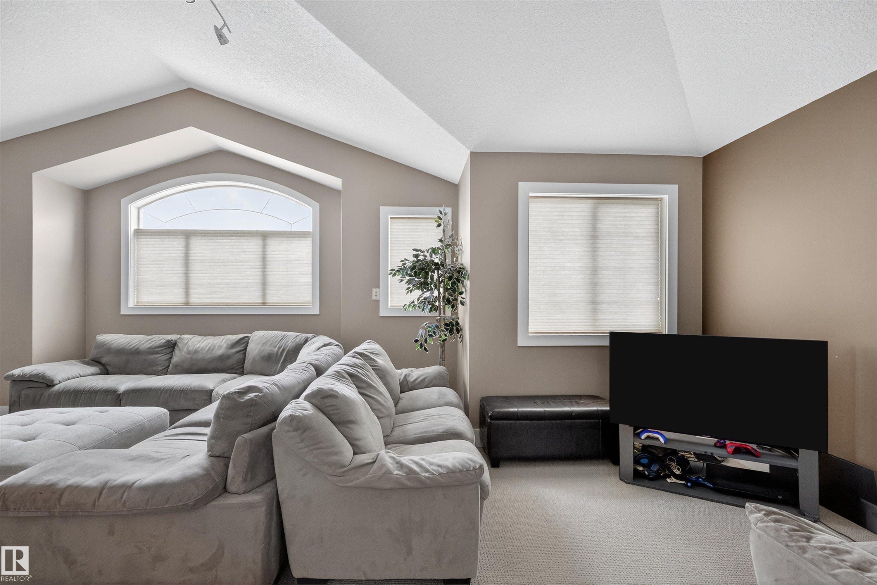 520 Stewart Crescent, Edmonton, AB - Indoor Photo Showing Bedroom