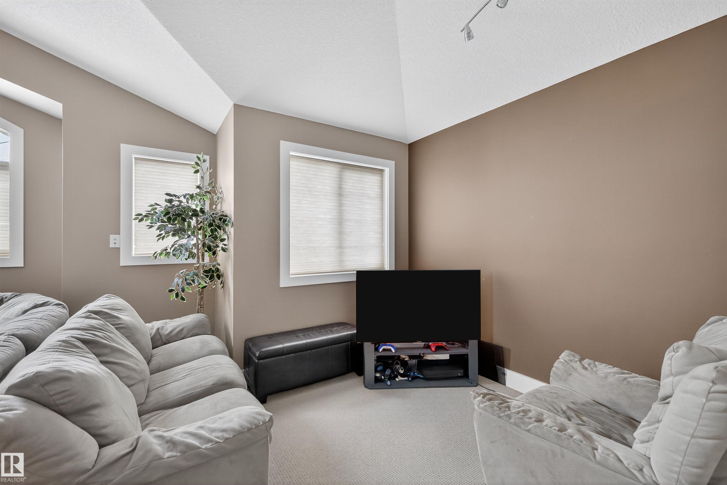 520 Stewart Crescent, Edmonton, AB - Indoor