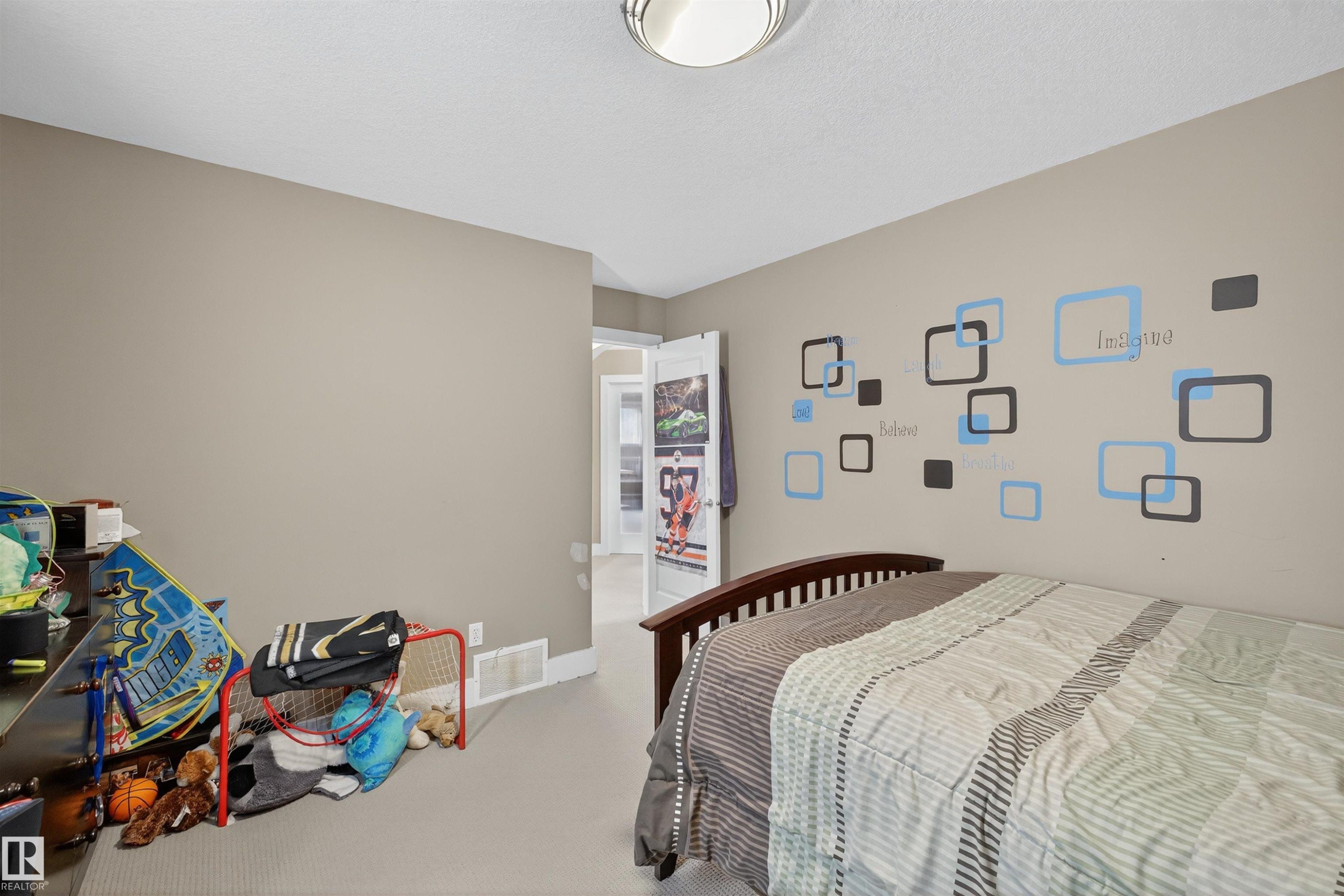 520 Stewart Crescent, Edmonton, AB - Indoor Photo Showing Bedroom