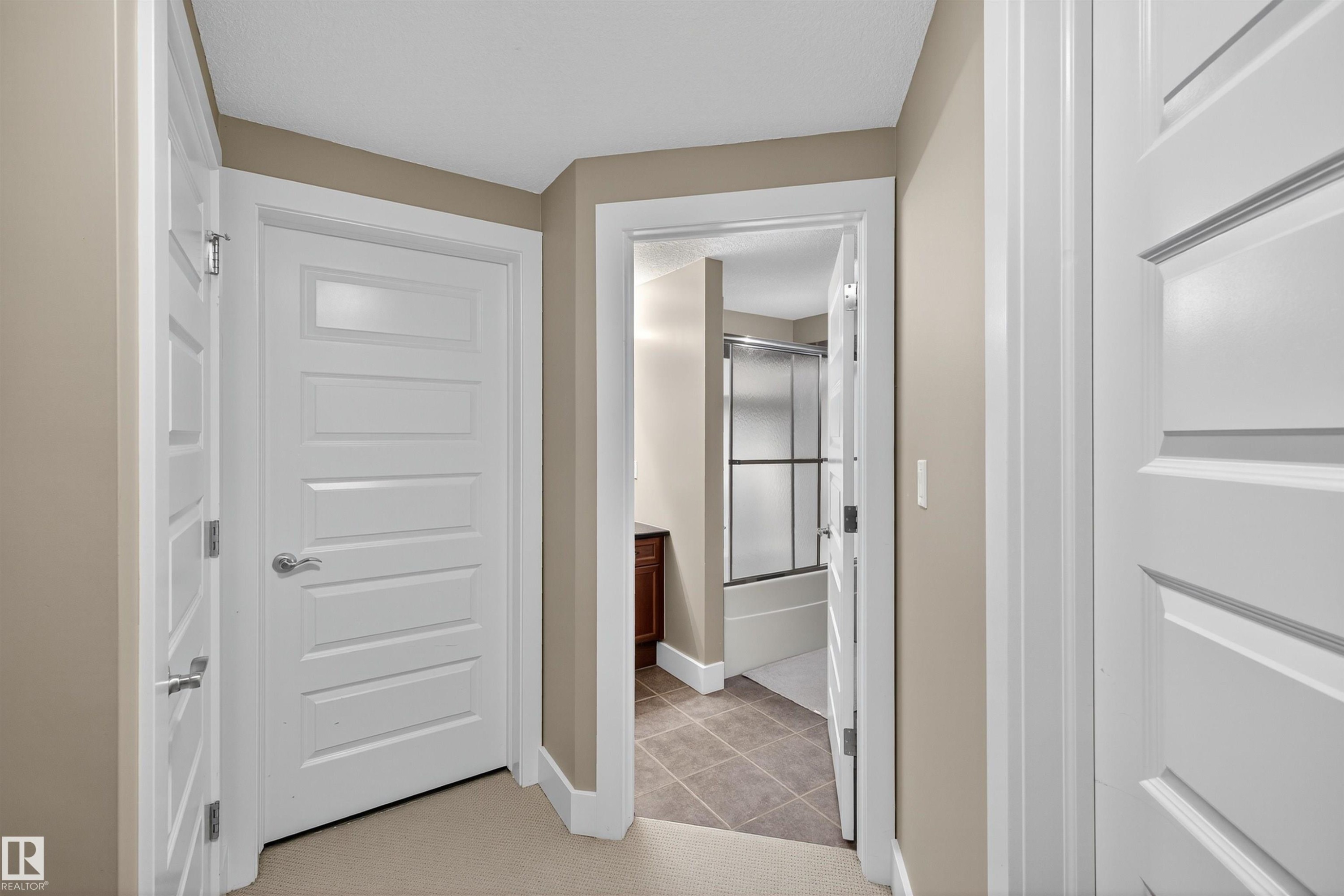 520 Stewart Crescent, Edmonton, AB - Indoor Photo Showing Other Room